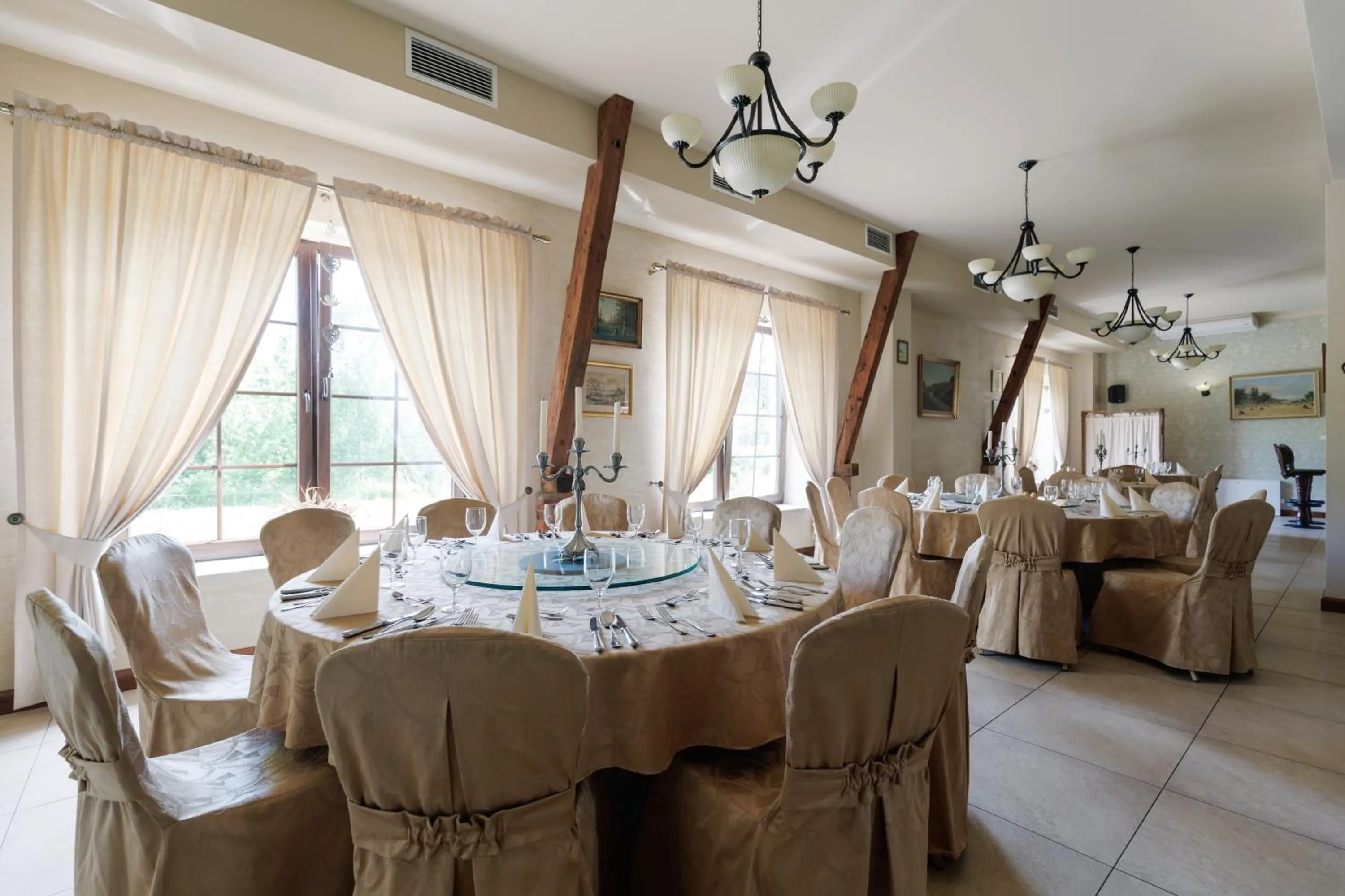 Restaurant/places to eat in Hotel Folwark