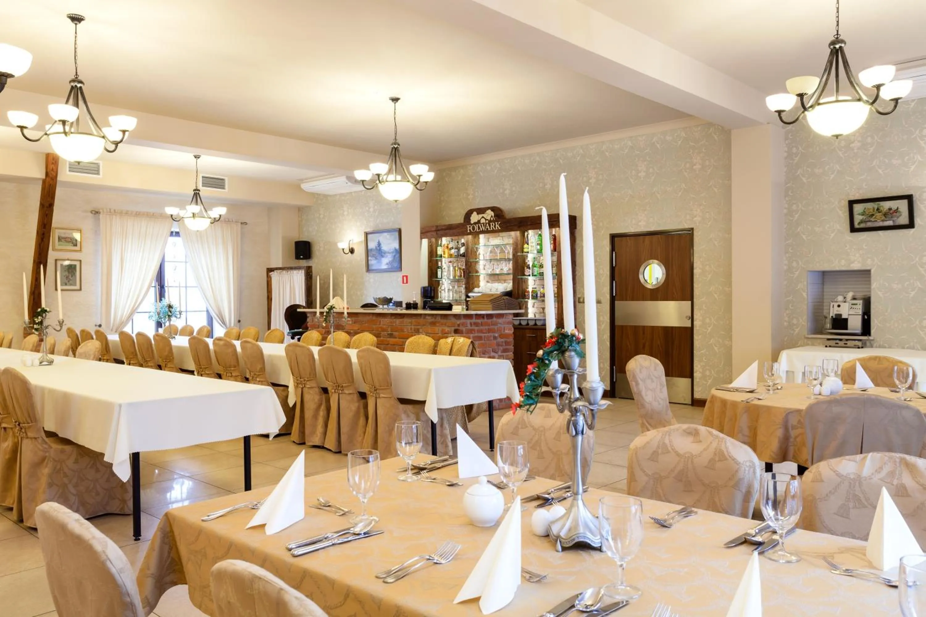 Restaurant/places to eat in Hotel Folwark