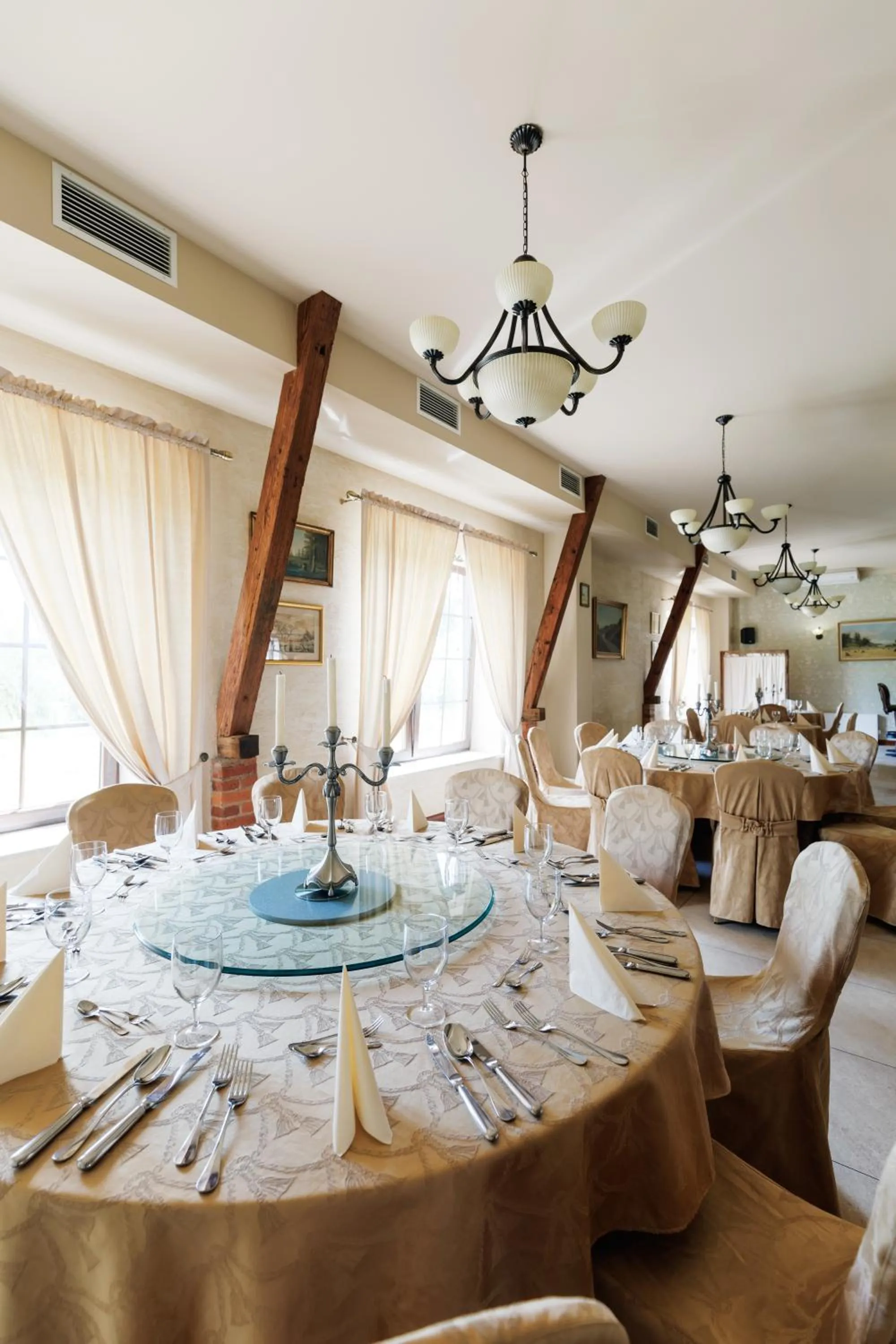 Restaurant/places to eat in Hotel Folwark