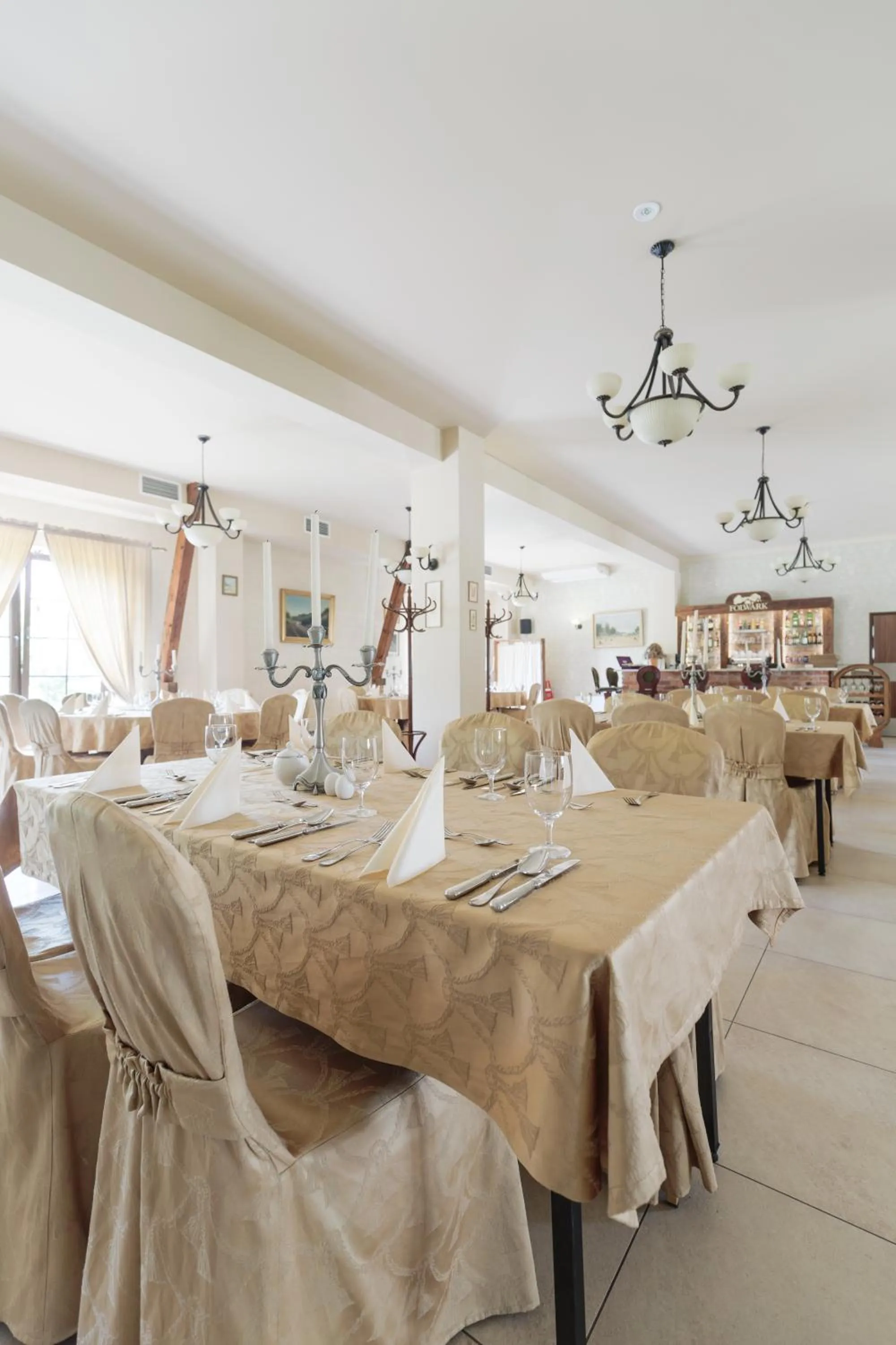 Restaurant/places to eat in Hotel Folwark