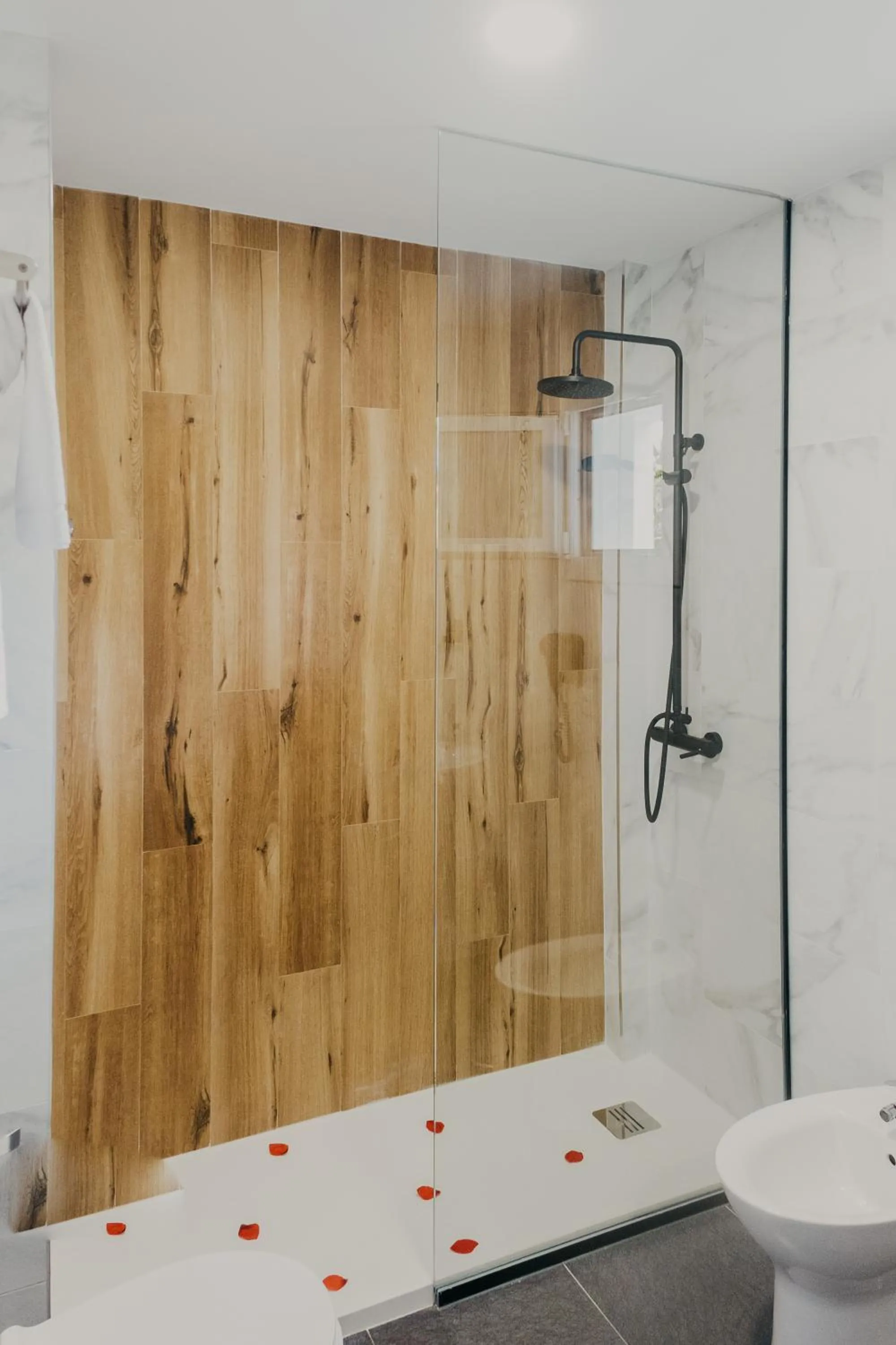 Shower in Mare Hotel