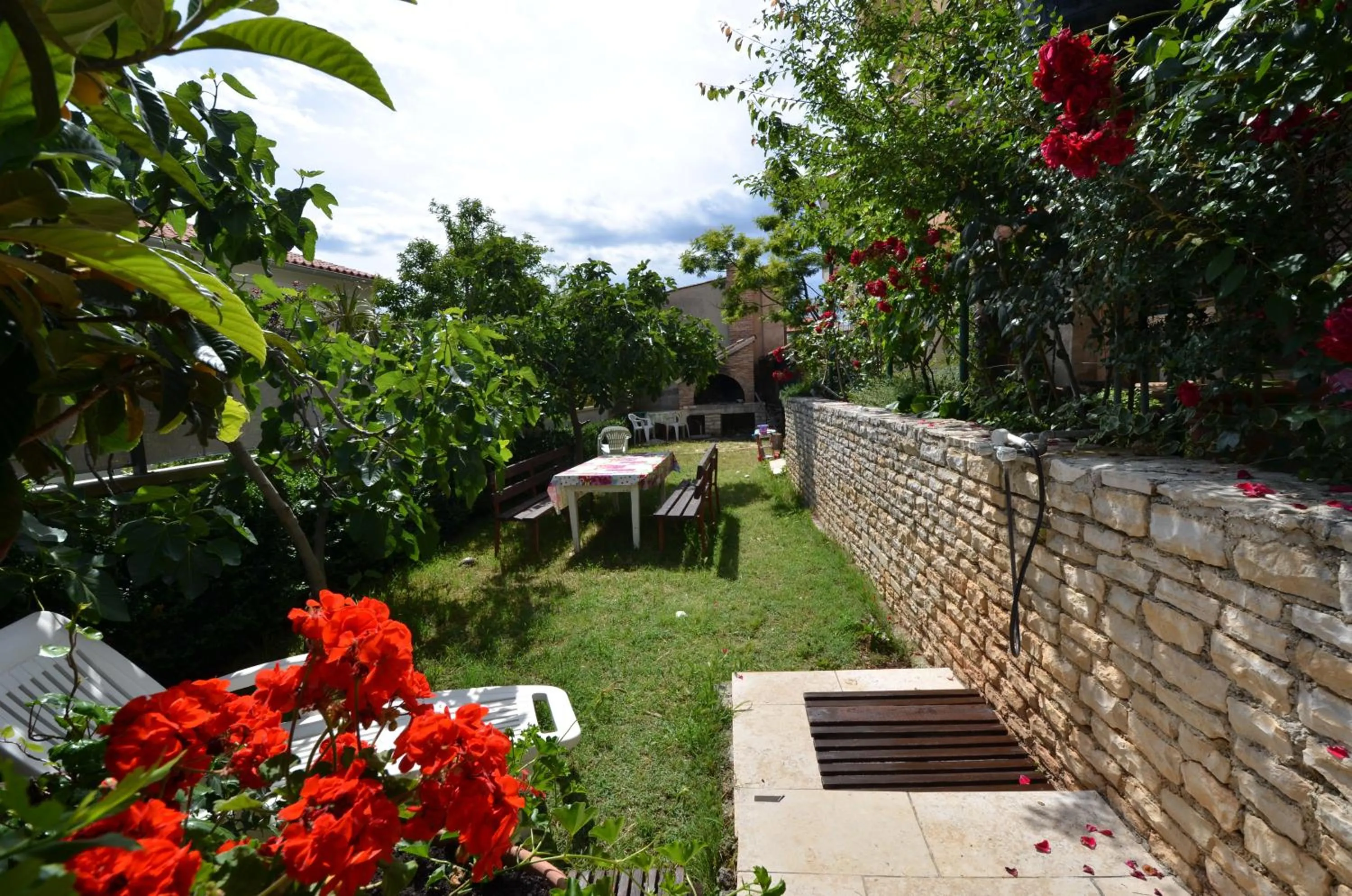 Garden in Apartments Villa Bartol