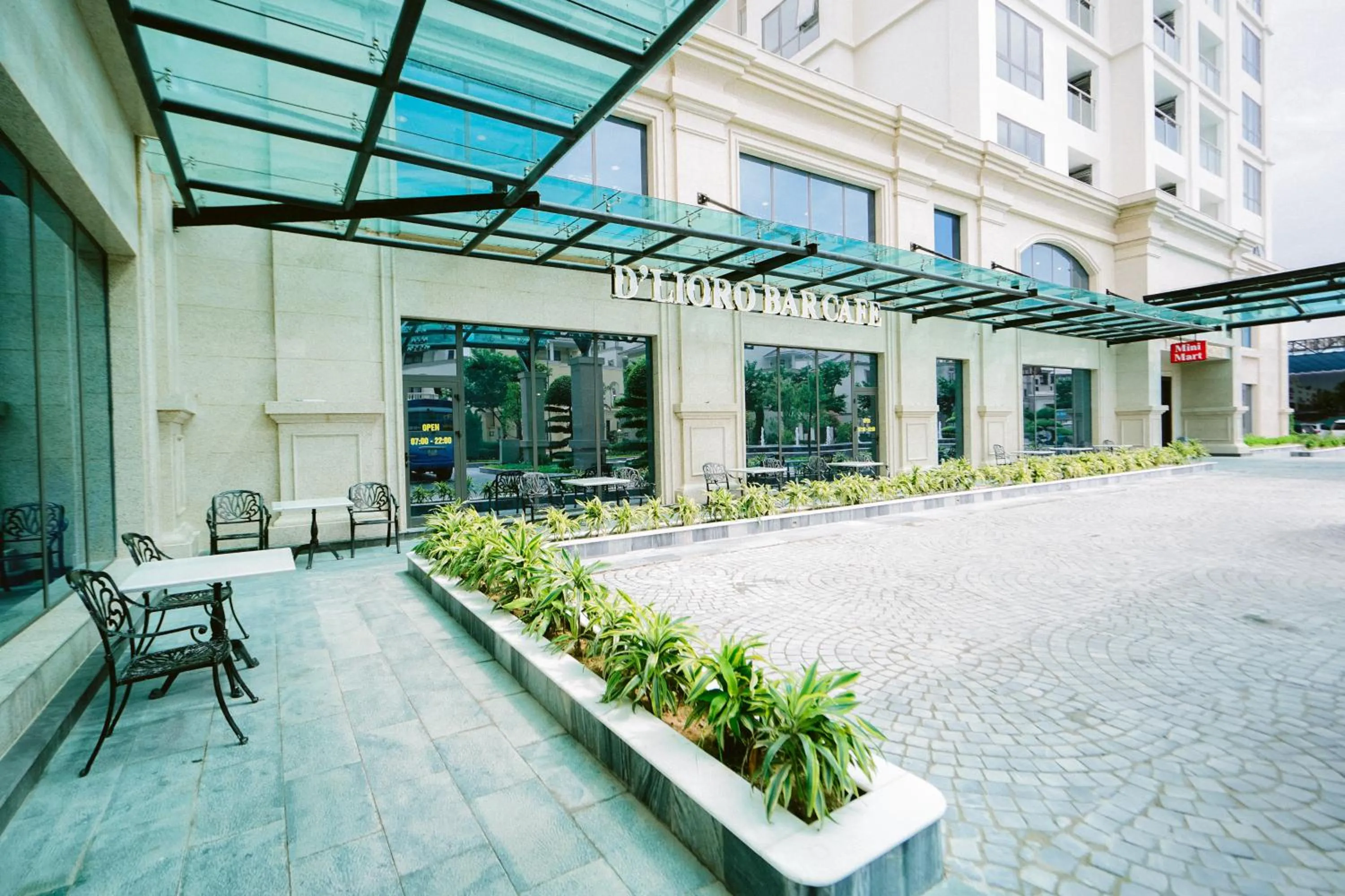 Lounge or bar in D'Lioro Hotel & Resort