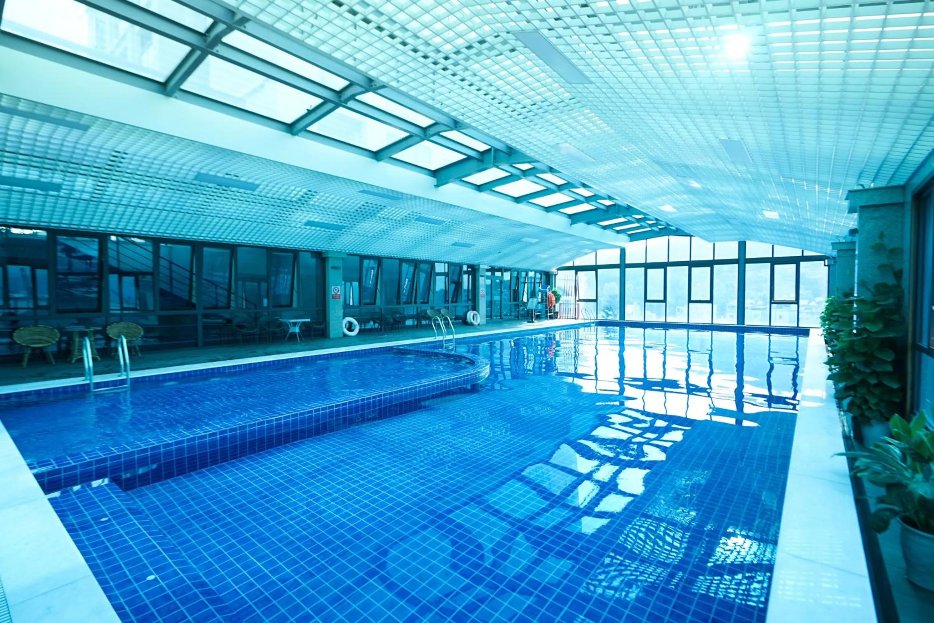 Swimming pool in D'Lioro Hotel & Resort