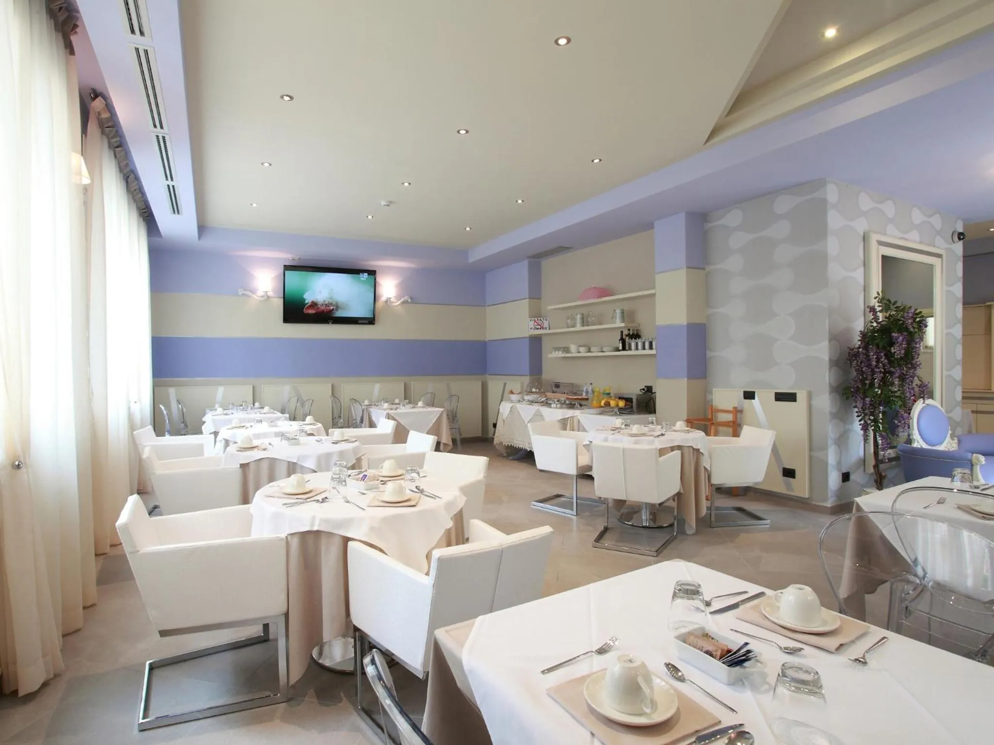 Restaurant/places to eat in Hotel Souvenir