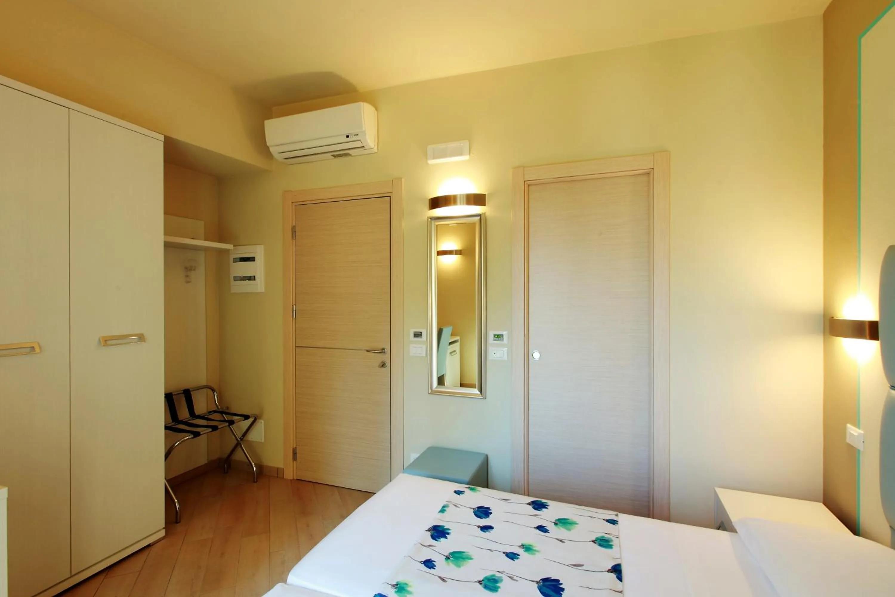 Photo of the whole room, Bed in Hotel Souvenir