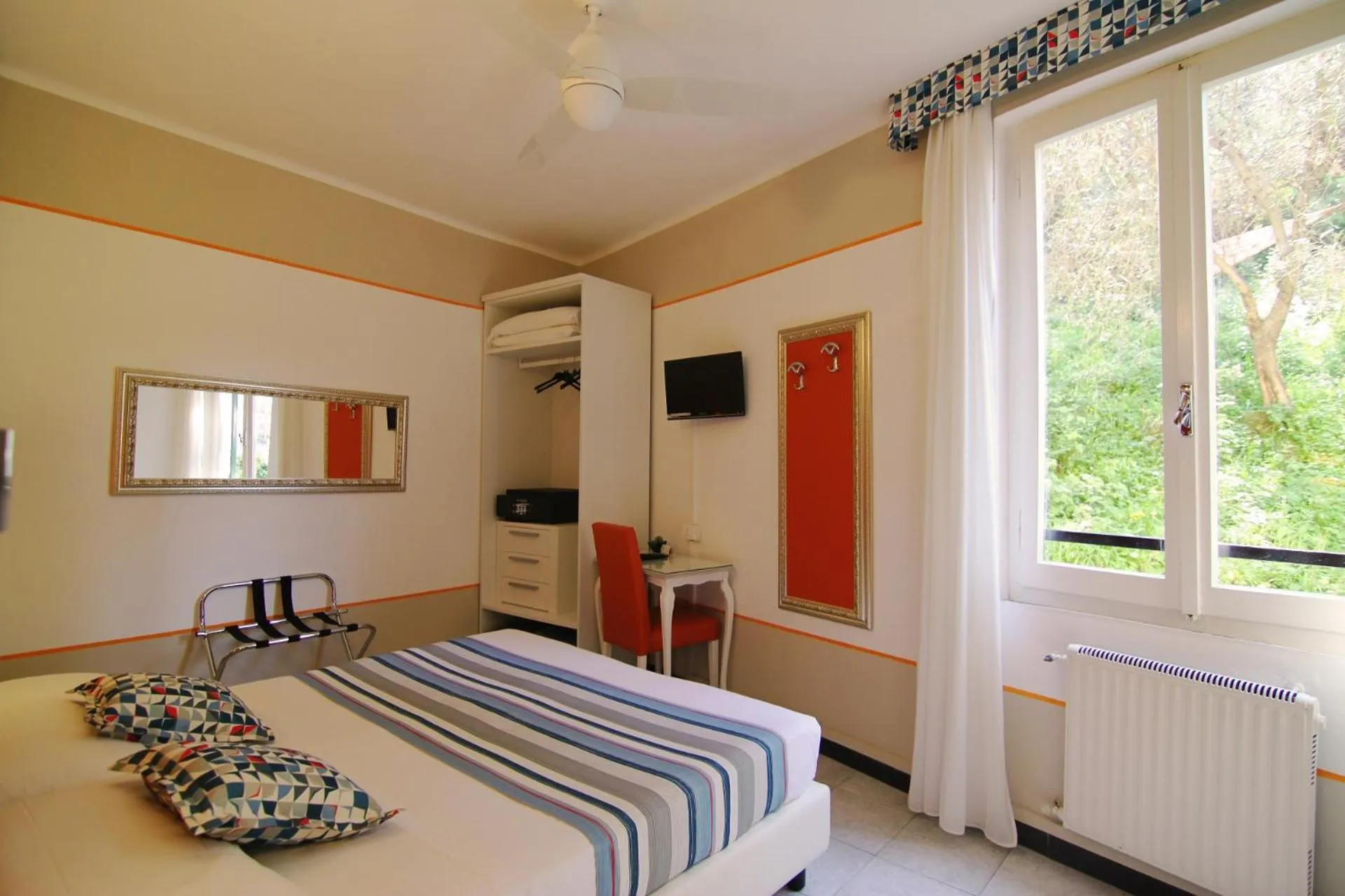 Photo of the whole room, Bed in Hotel Souvenir