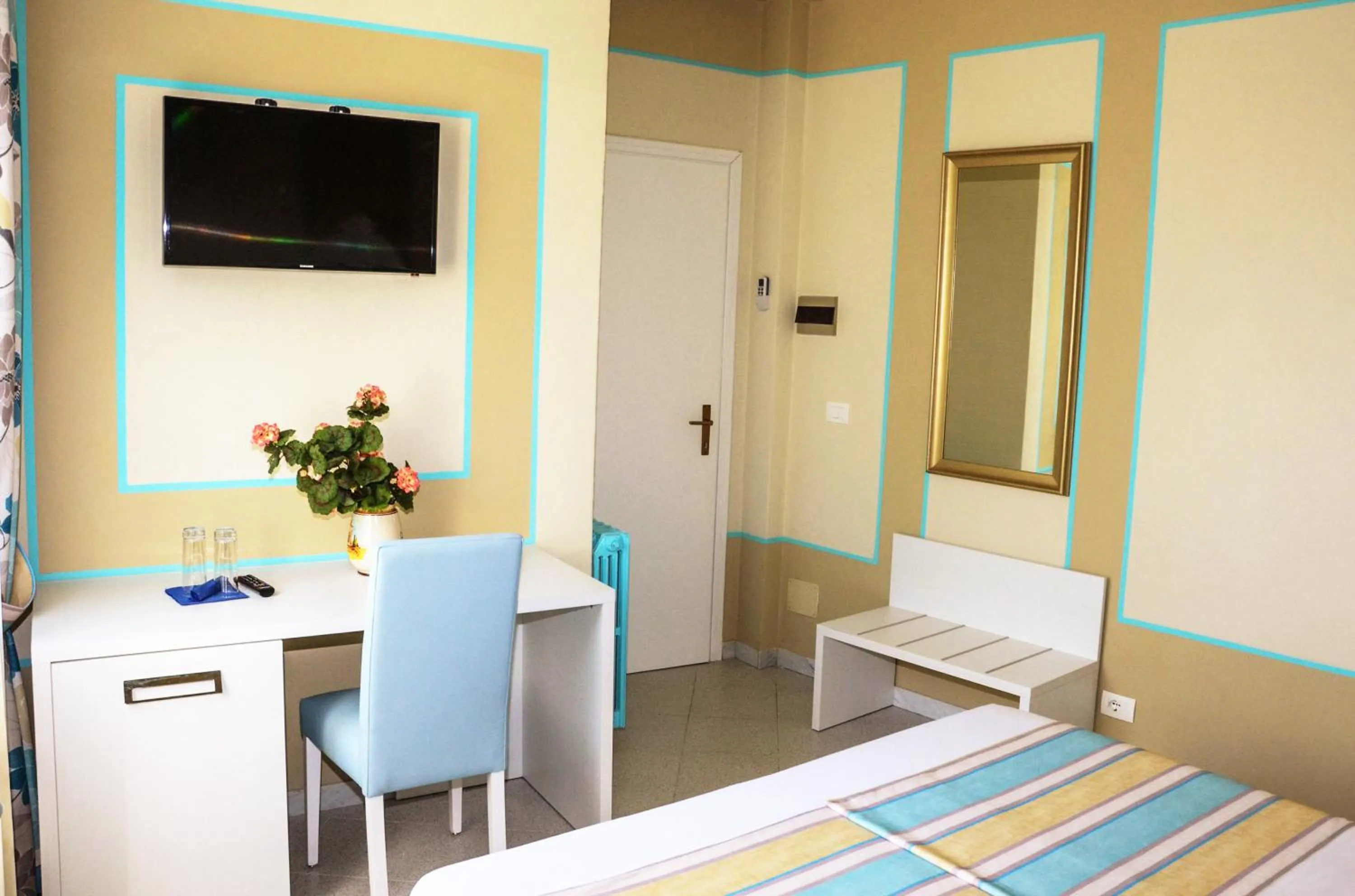 Photo of the whole room in Hotel Souvenir