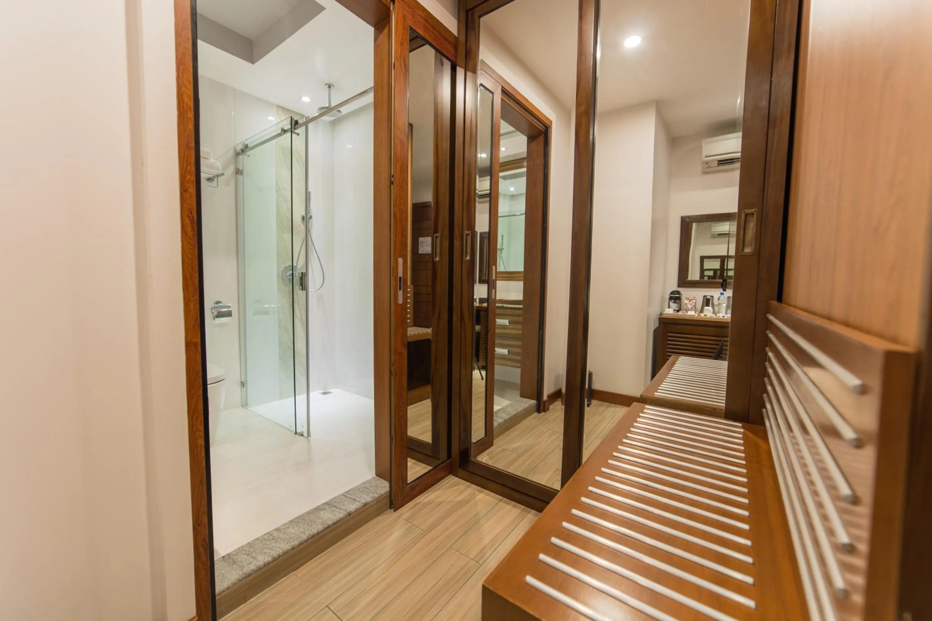 wardrobe in Samann Host