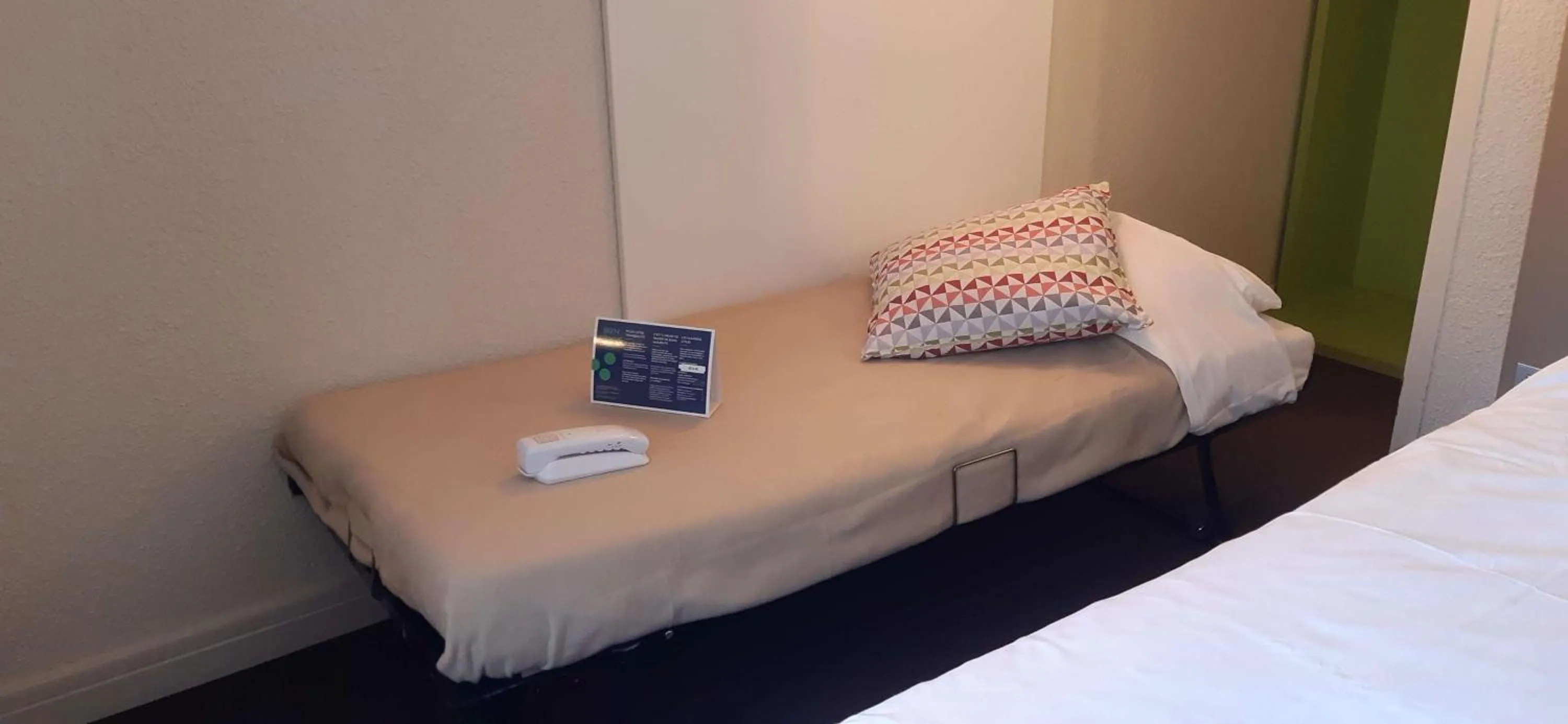 Bedroom, Bed in Campanile Annecy - Cran Gevrier