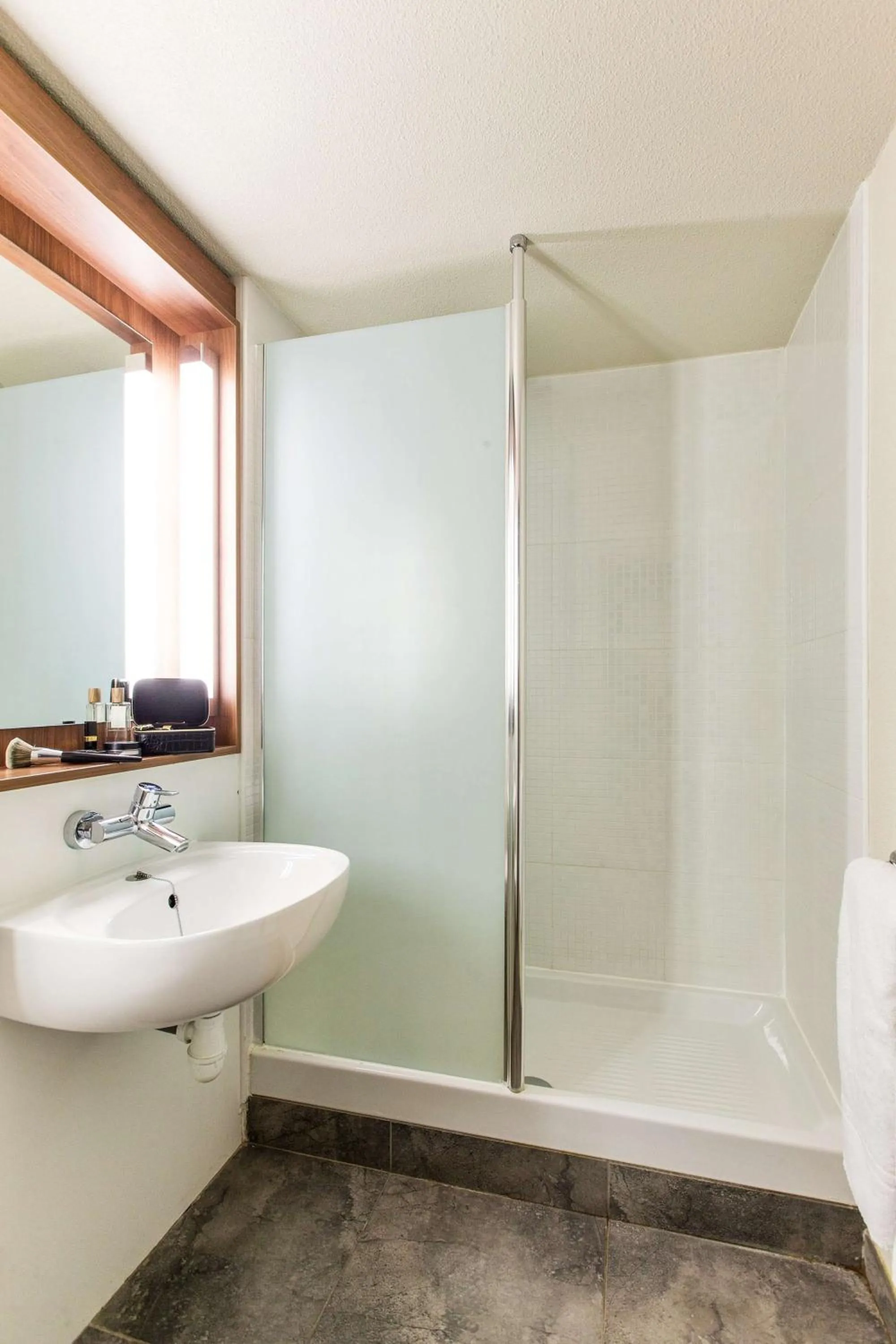 Bathroom in Campanile Annecy - Cran Gevrier