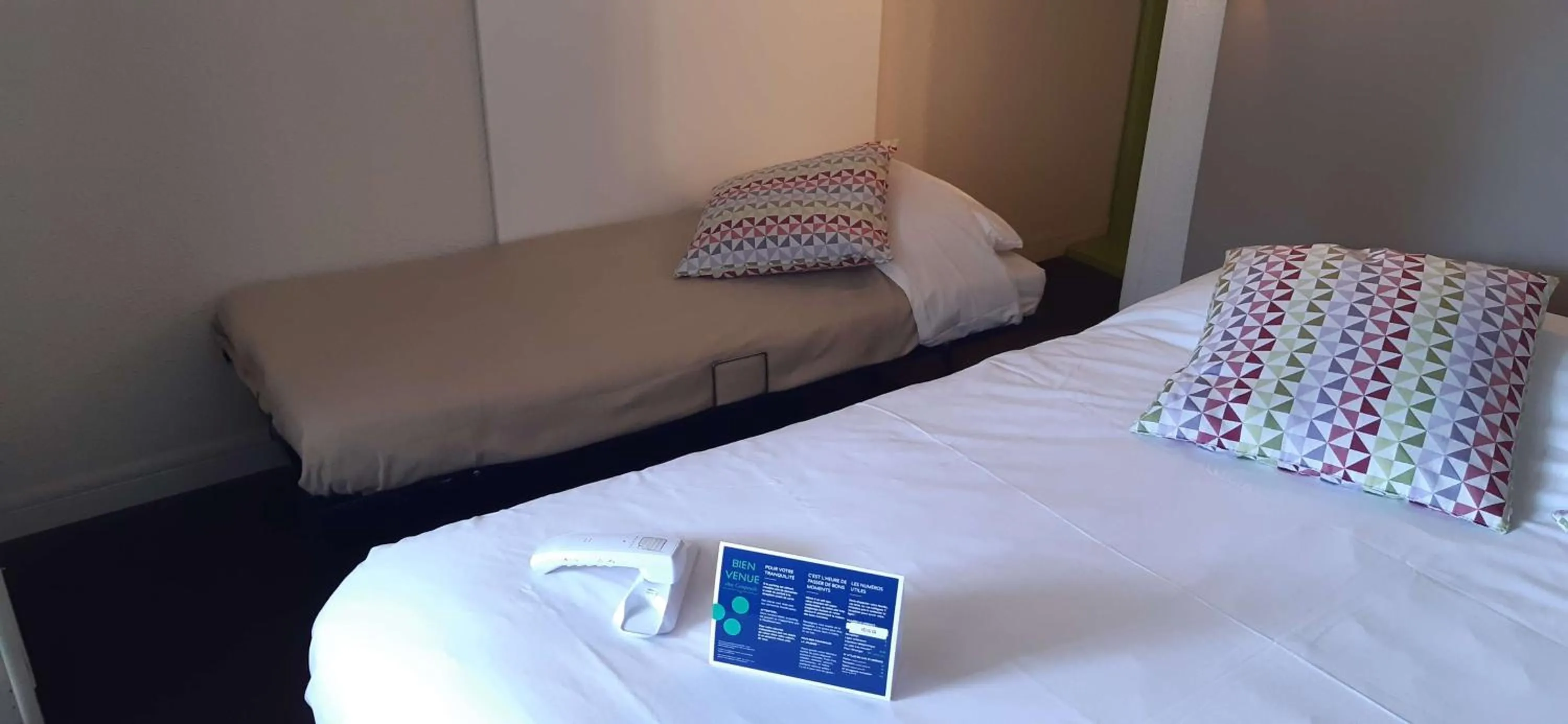 Bedroom, Bed in Campanile Annecy - Cran Gevrier