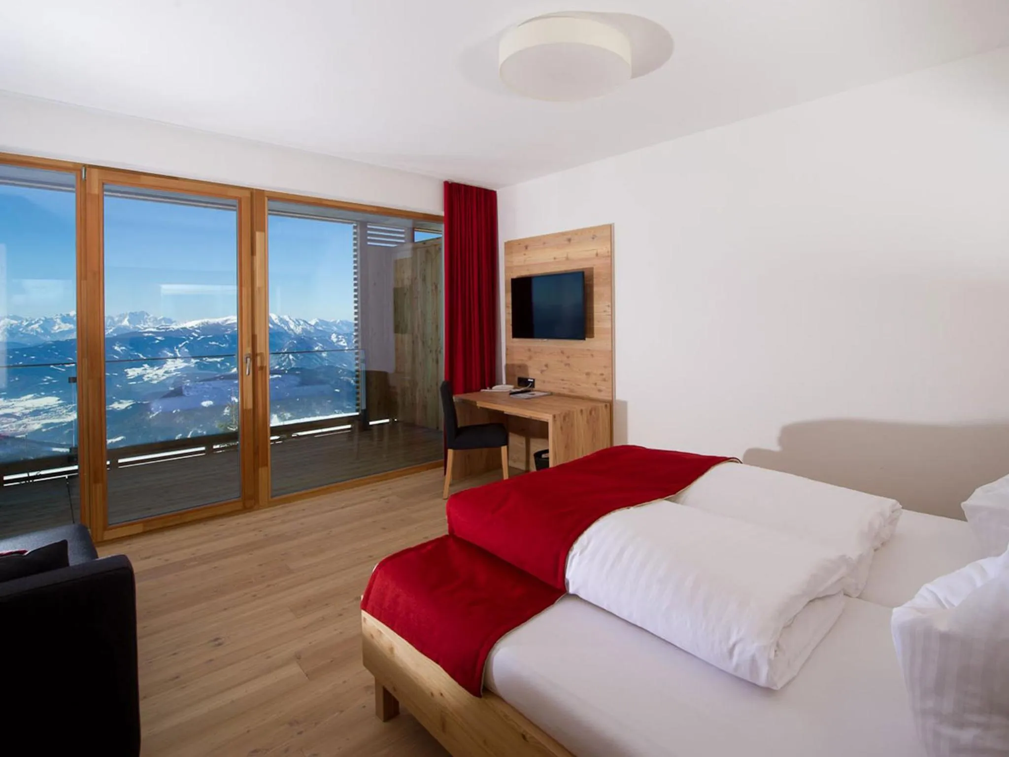 Bedroom, Bed in Alpinhotel Pacheiner