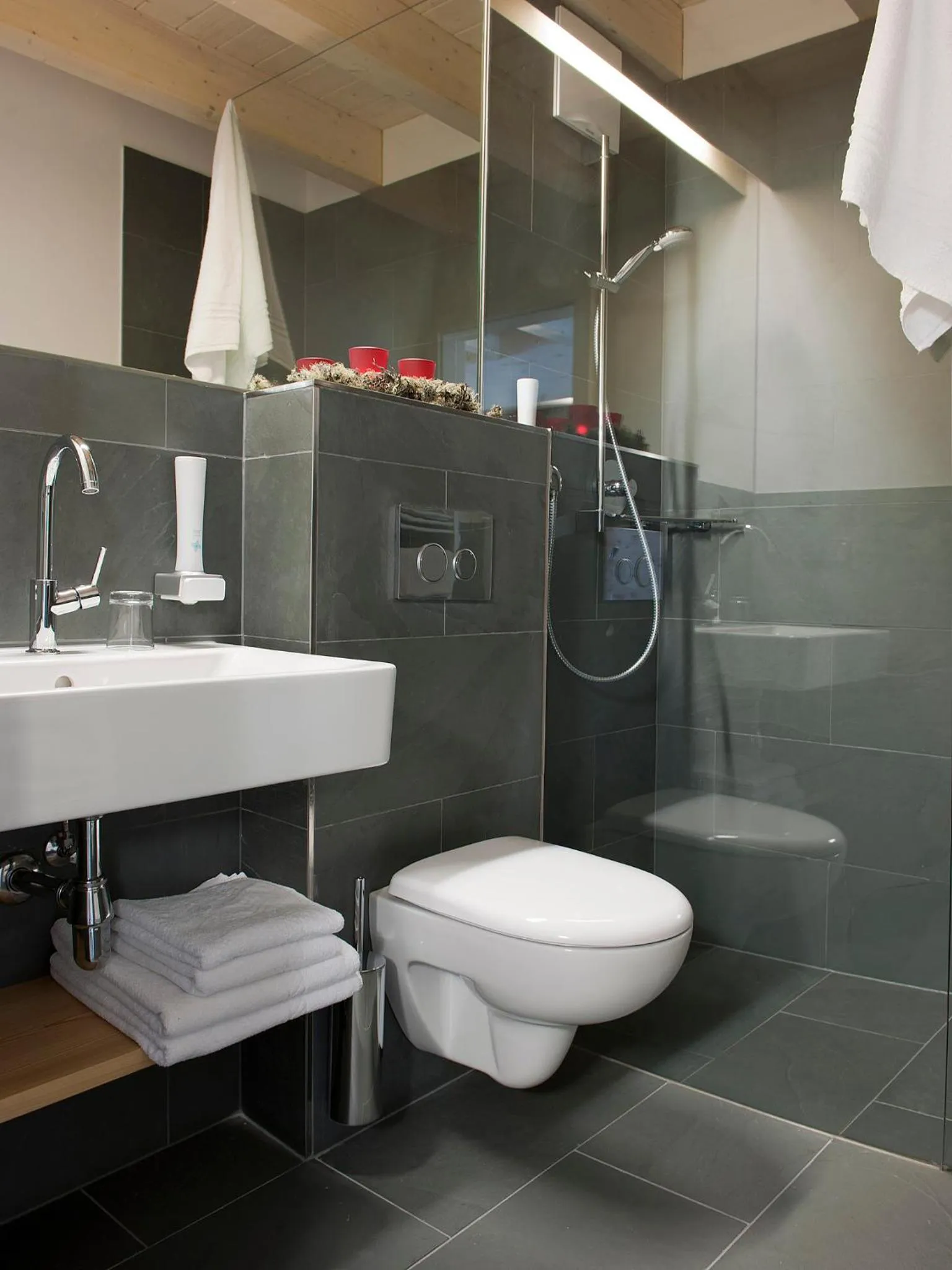 Bathroom in Alpinhotel Pacheiner