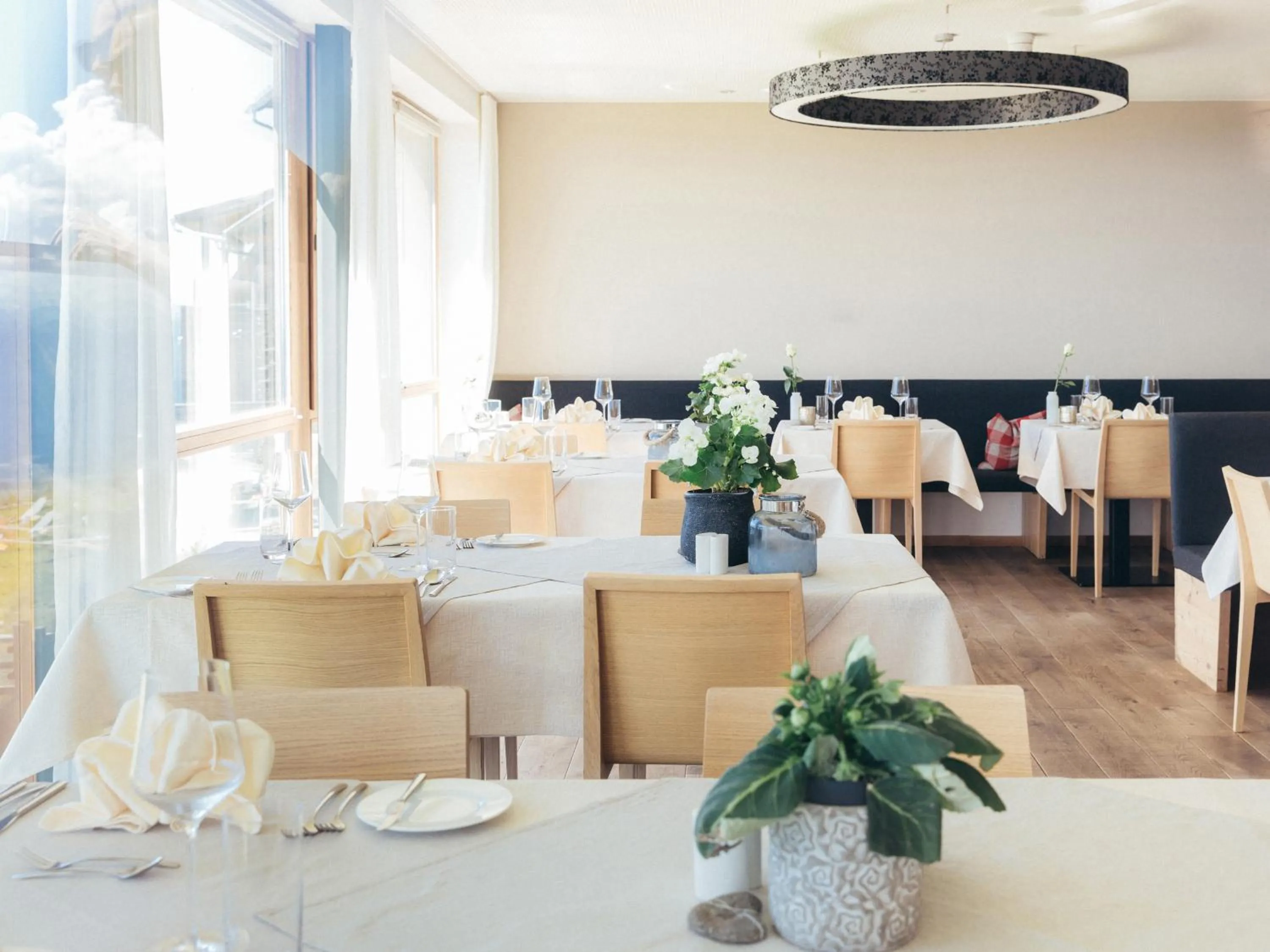 Restaurant/places to eat in Alpinhotel Pacheiner