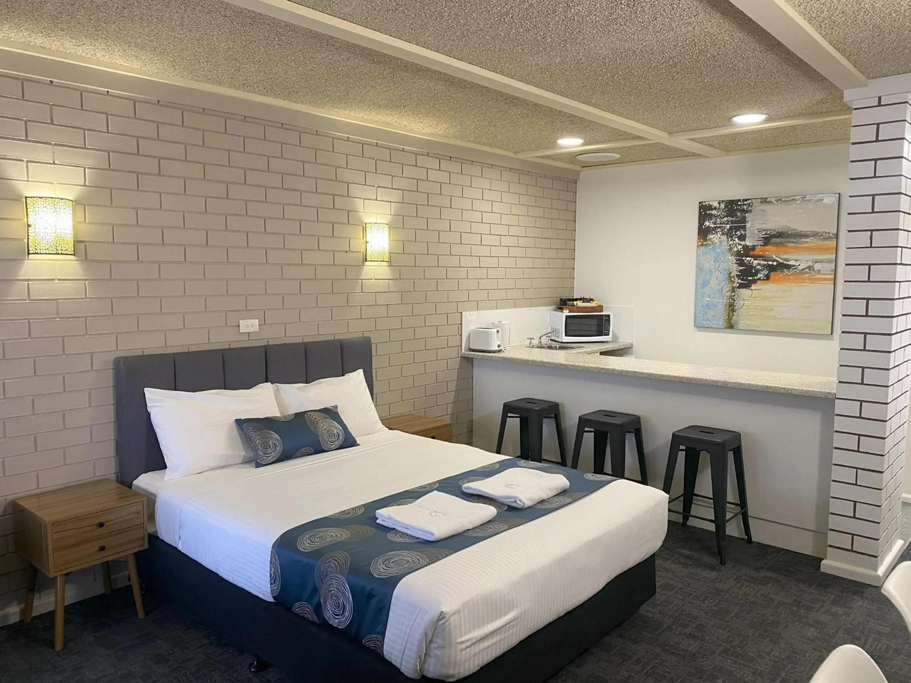 Bed in Tatura Country Motel