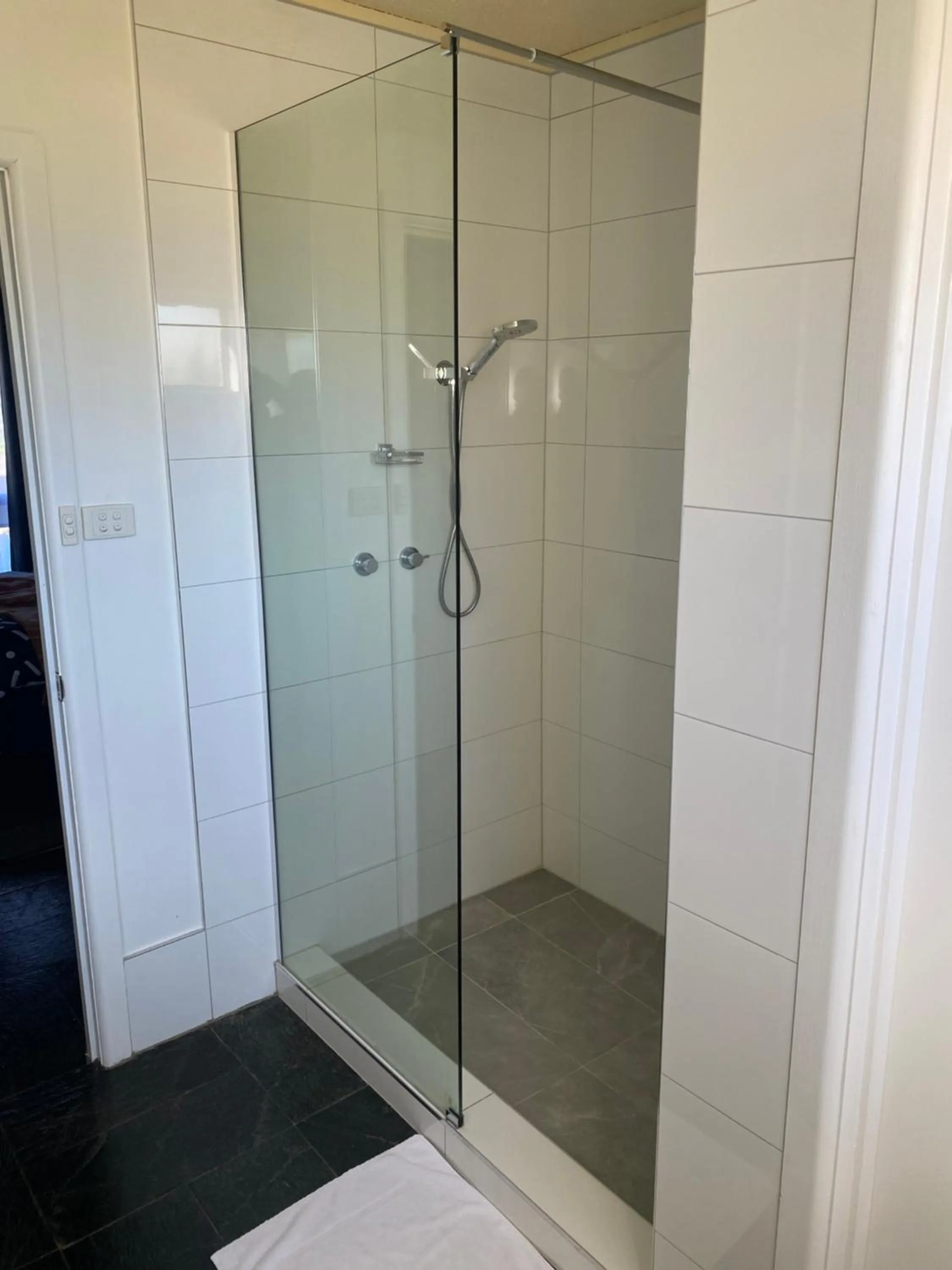 Shower in Tatura Country Motel