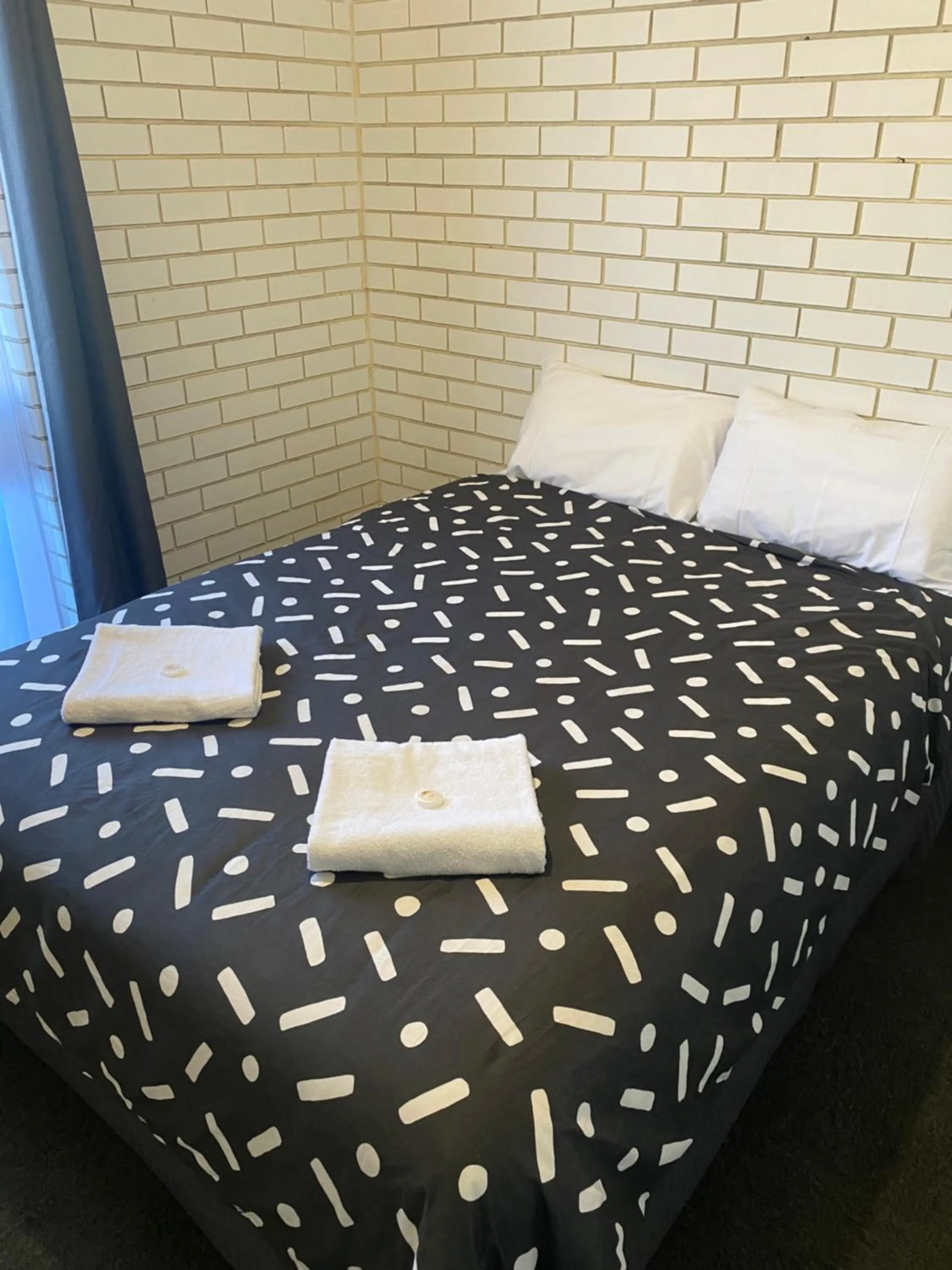 Bed in Tatura Country Motel