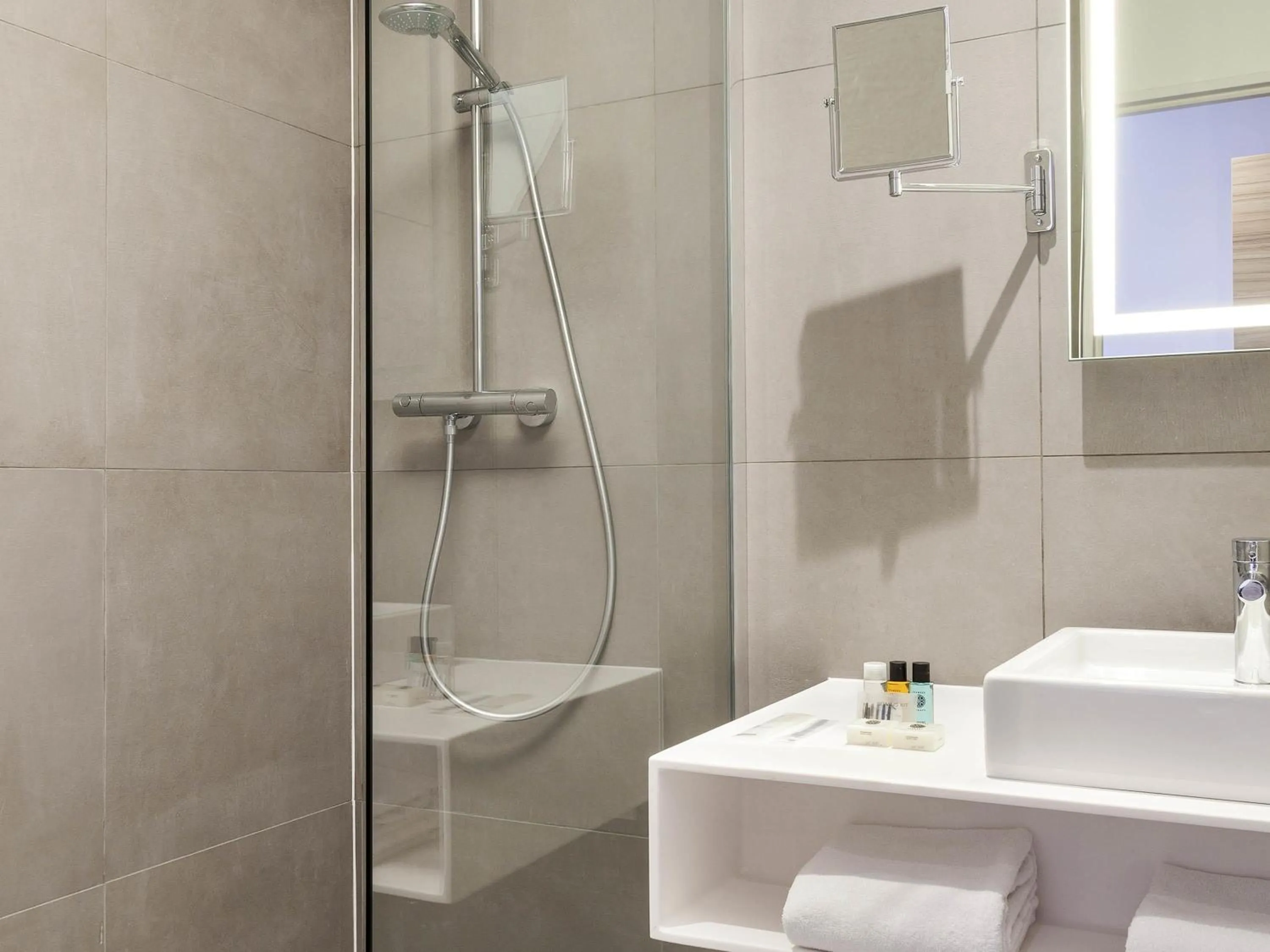 Bedroom in Novotel Tours Centre Gare