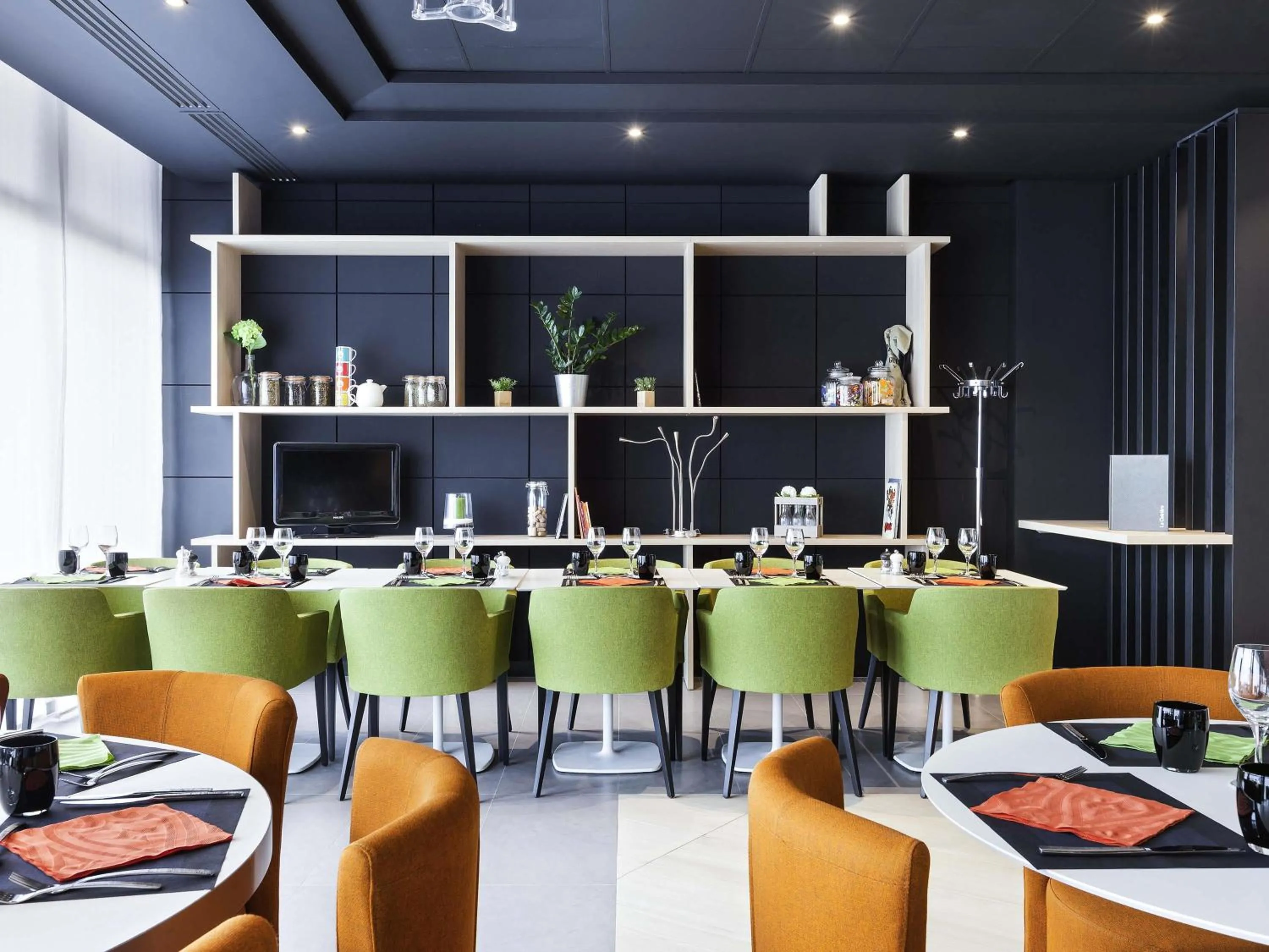 Restaurant/places to eat in Novotel Tours Centre Gare