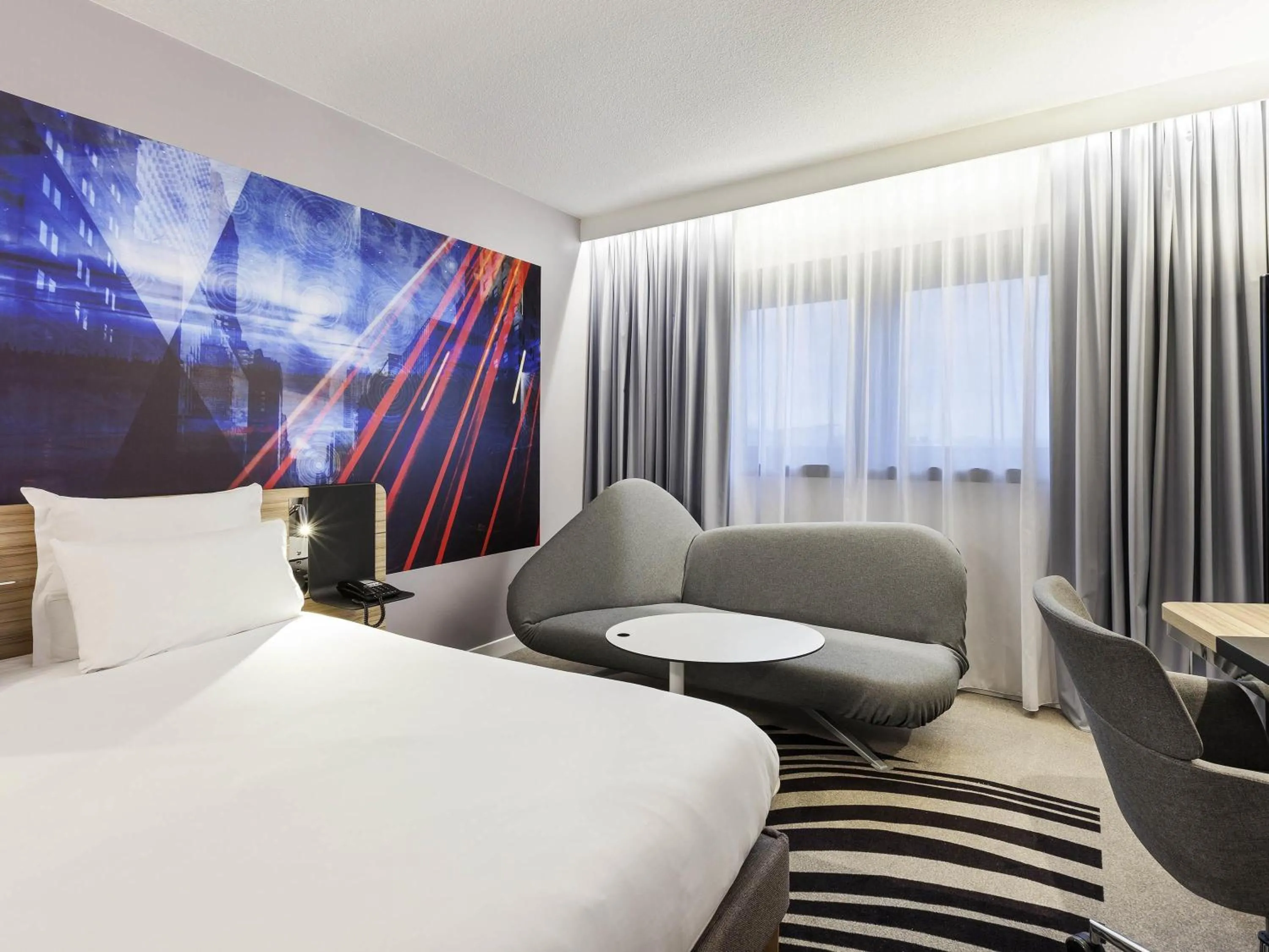 Bedroom, Bed in Novotel Tours Centre Gare