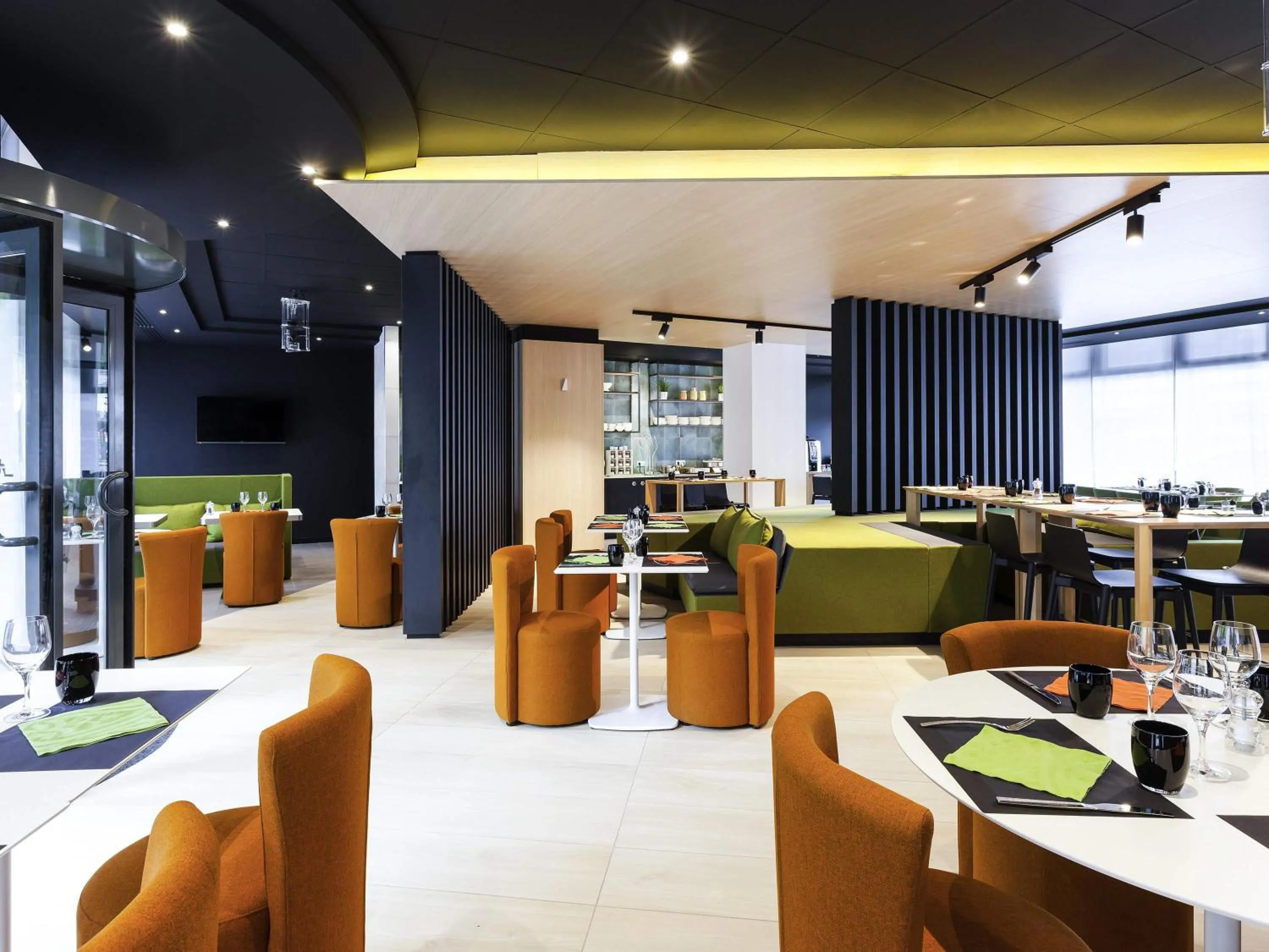Restaurant/places to eat in Novotel Tours Centre Gare