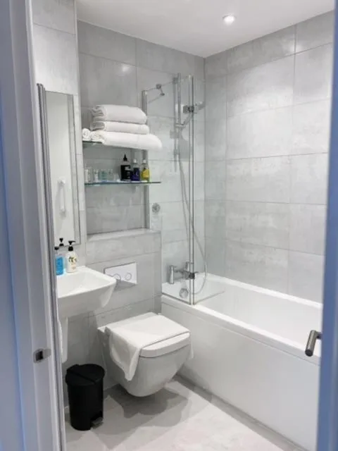 Shower in Prestbury Bed & Breakfast