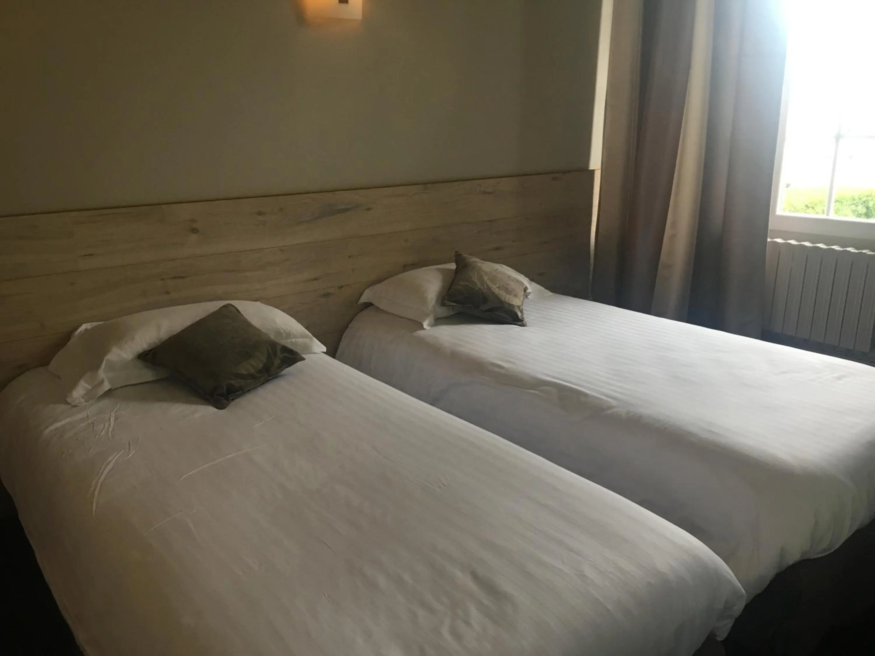 Pool view, Bed in Logis La Thomasse