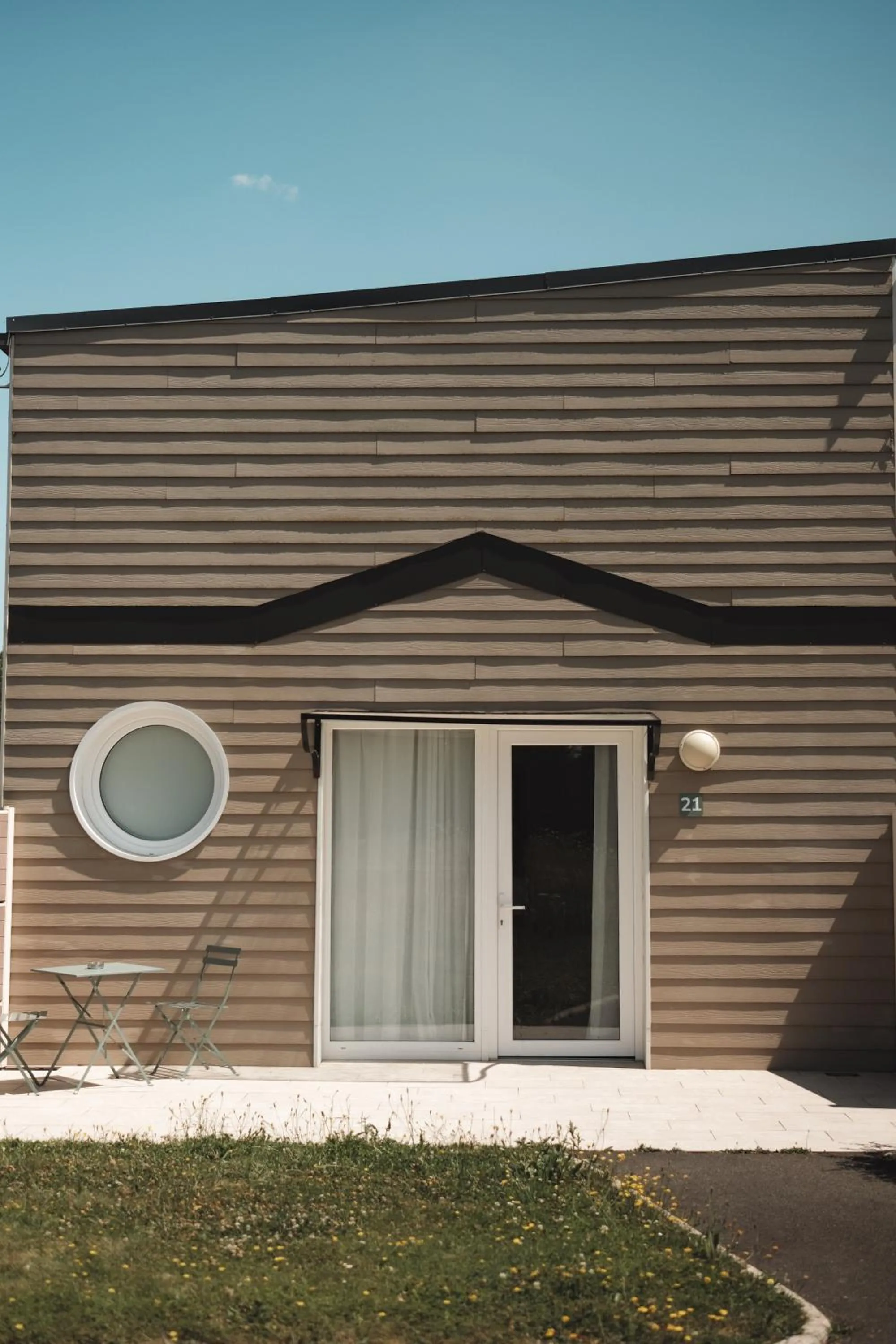 Property building in Hôtel Les Voisins Beaucemaine