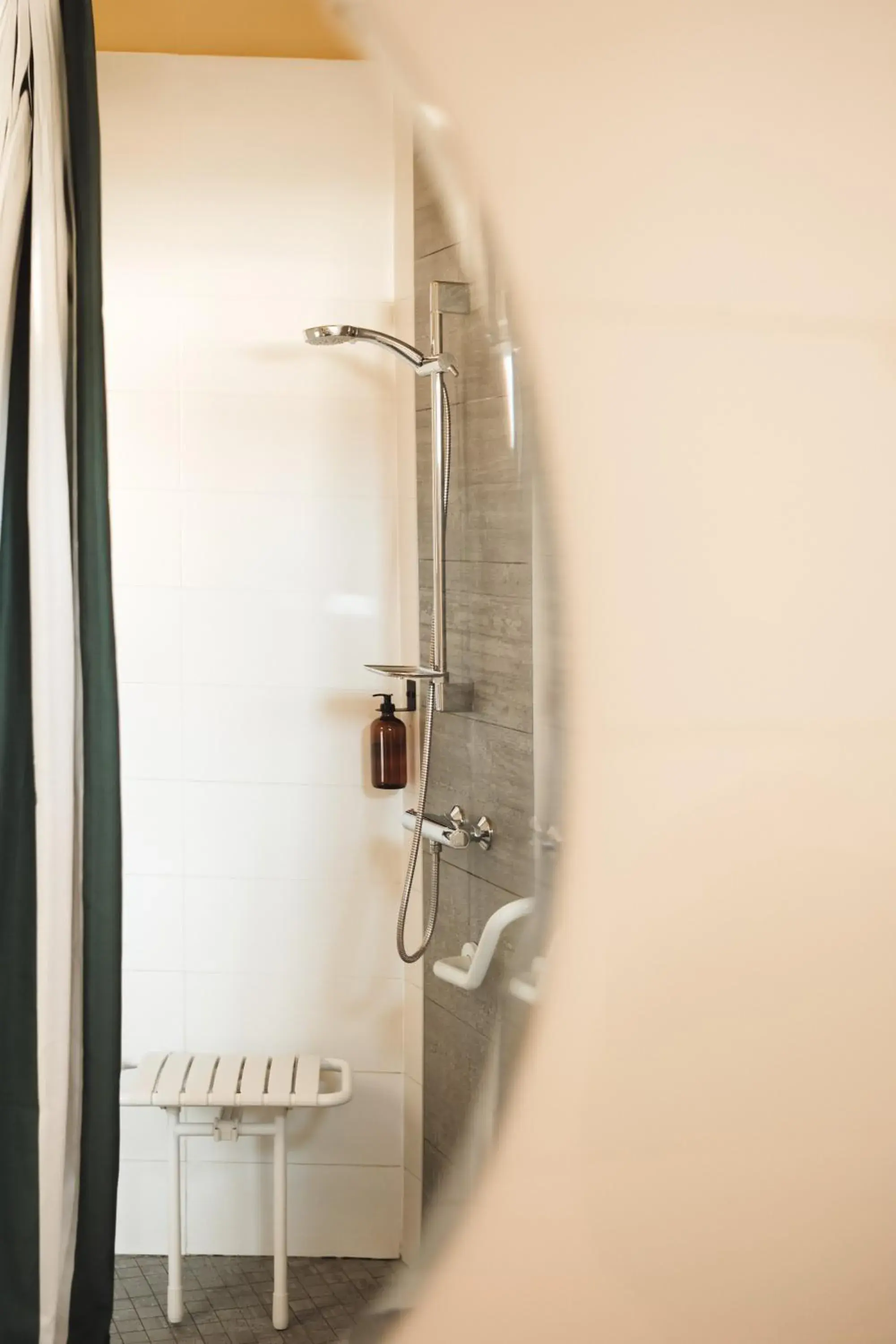 Deluxe Room with Terrace and Kitchen in Hôtel Les Voisins Beaucemaine Deluxe Room with Terrace and Kitchen in Hôtel Les Voisins Beaucemaine