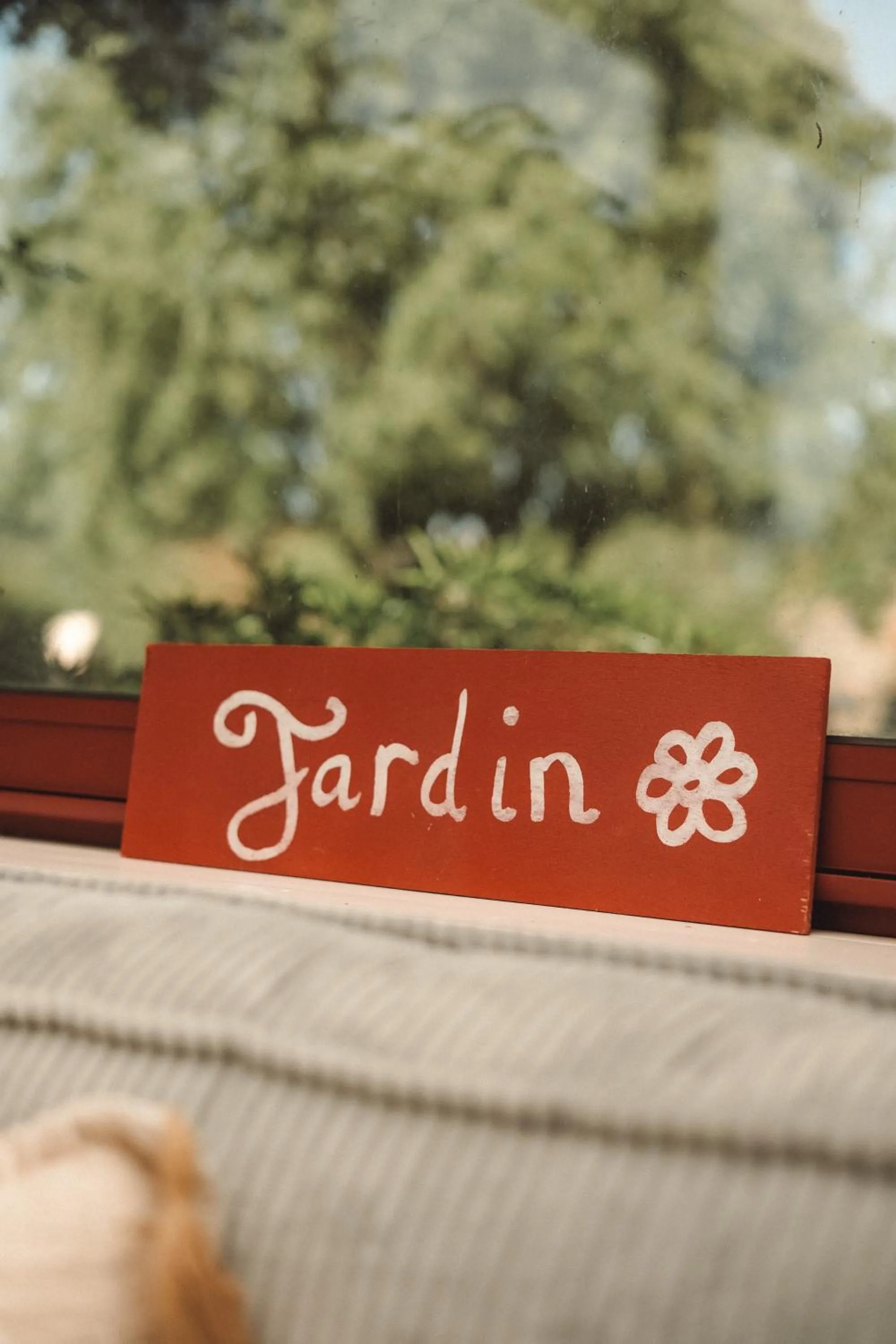 Logo/Certificate/Sign in Hôtel Les Voisins Beaucemaine