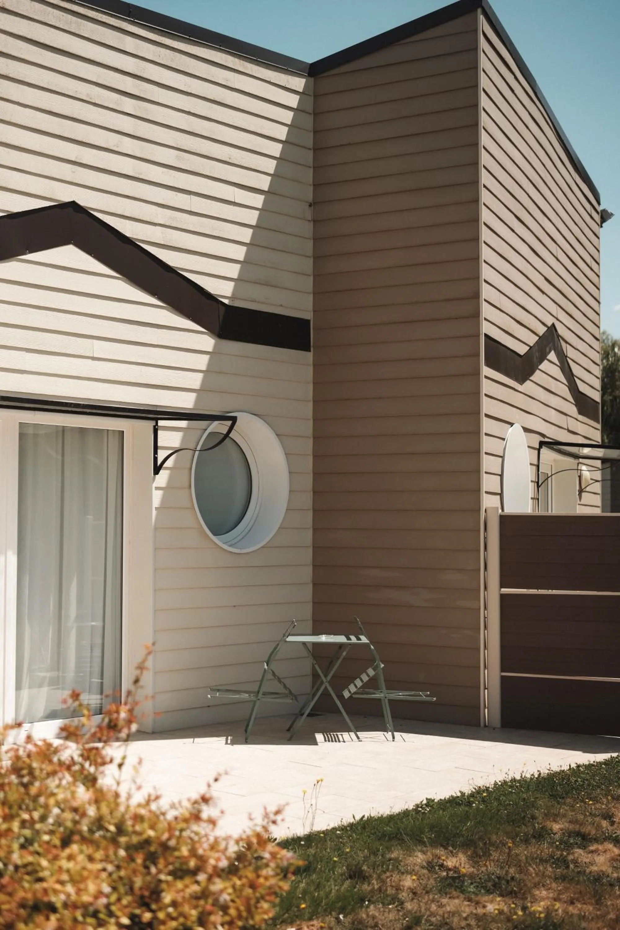 Property building in Hôtel Les Voisins Beaucemaine