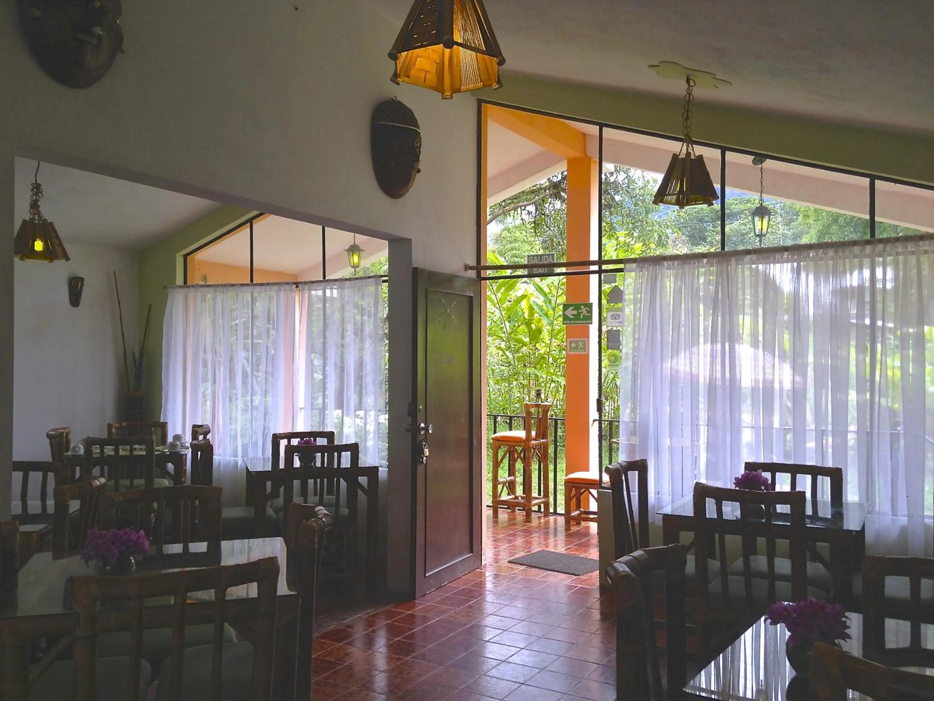 Restaurant/places to eat in Casa de Piedra