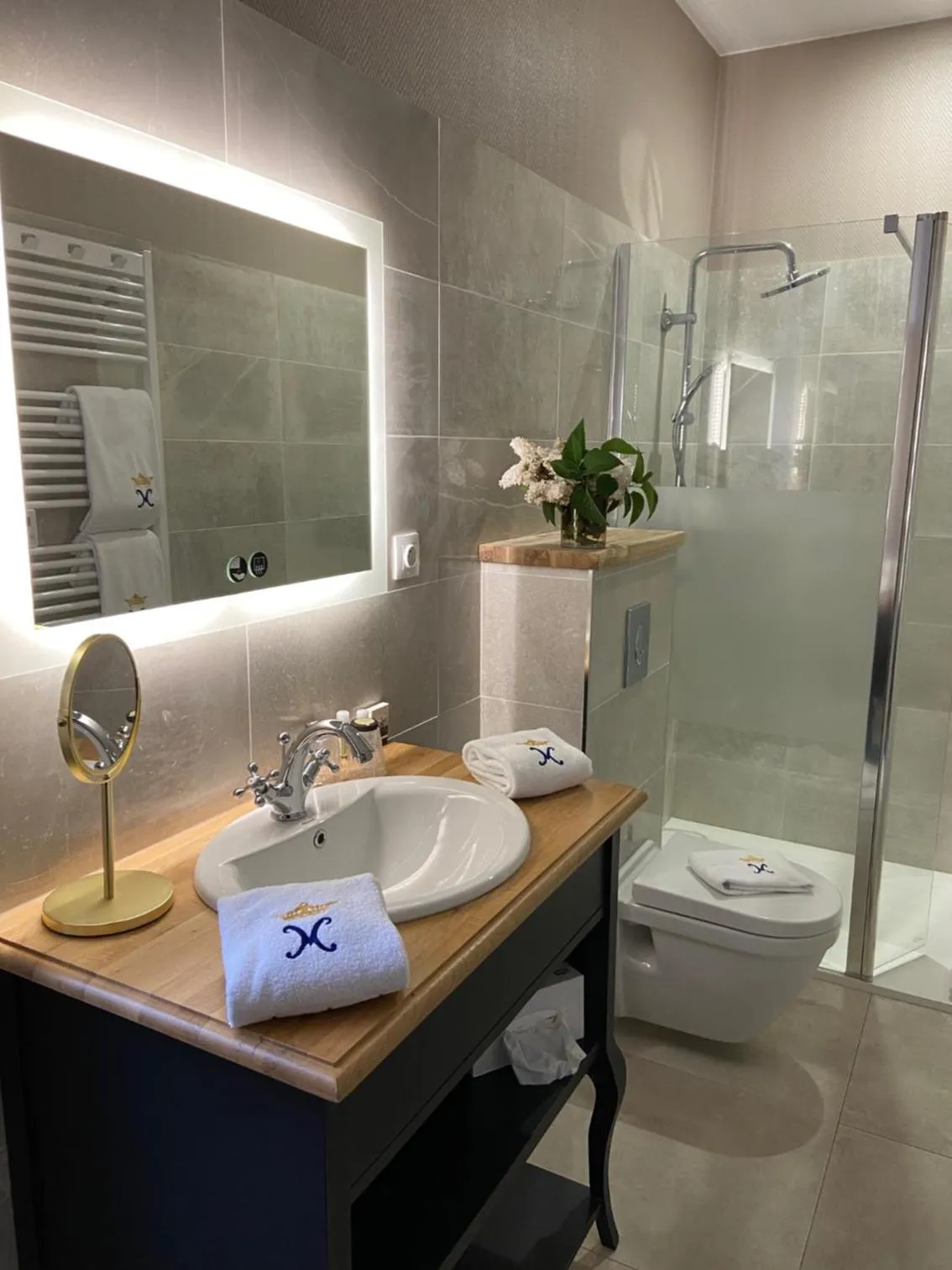 Bathroom in Grand Hôtel Montespan Talleyrand