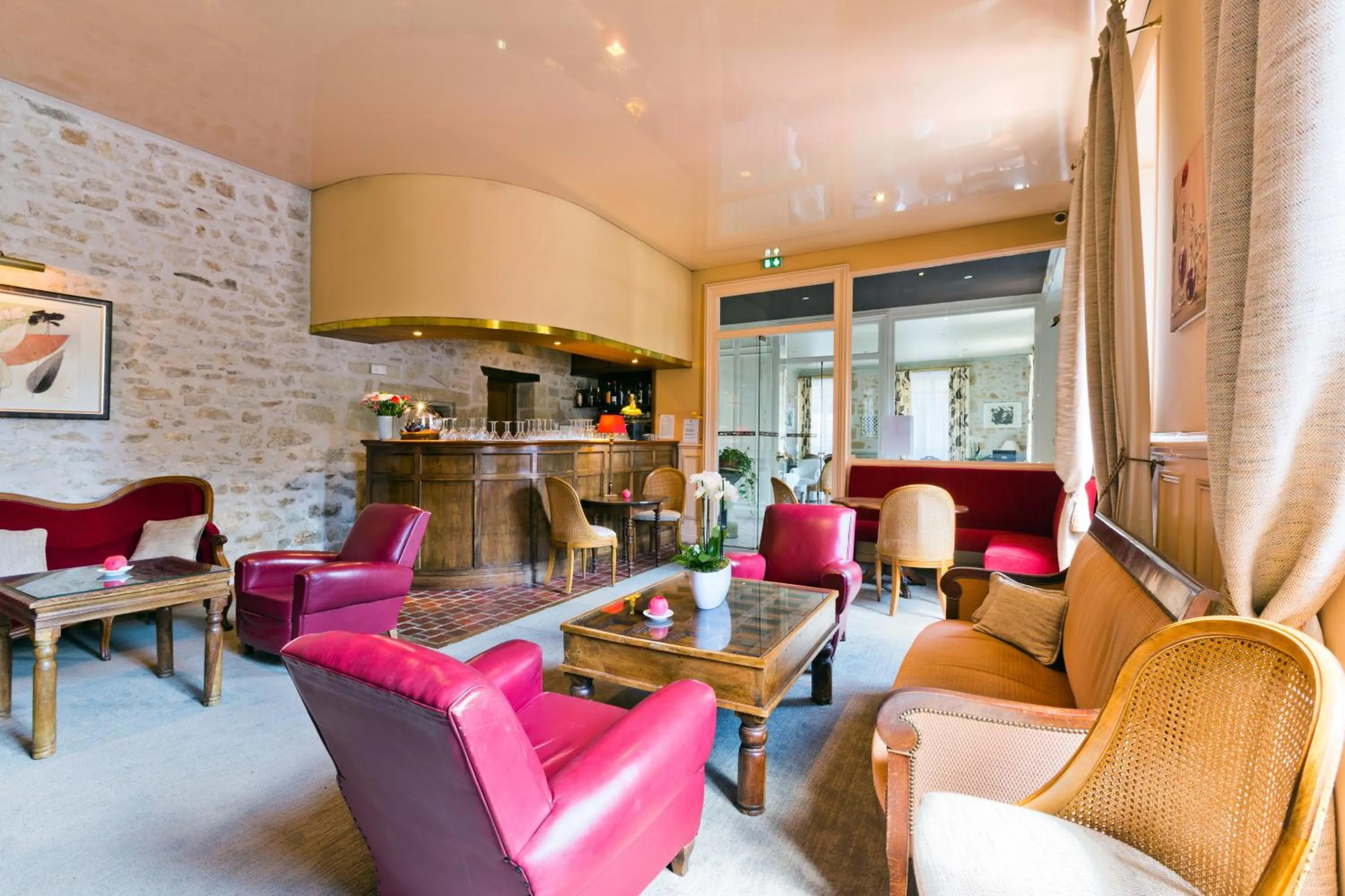 Lounge or bar in Grand Hôtel Montespan Talleyrand