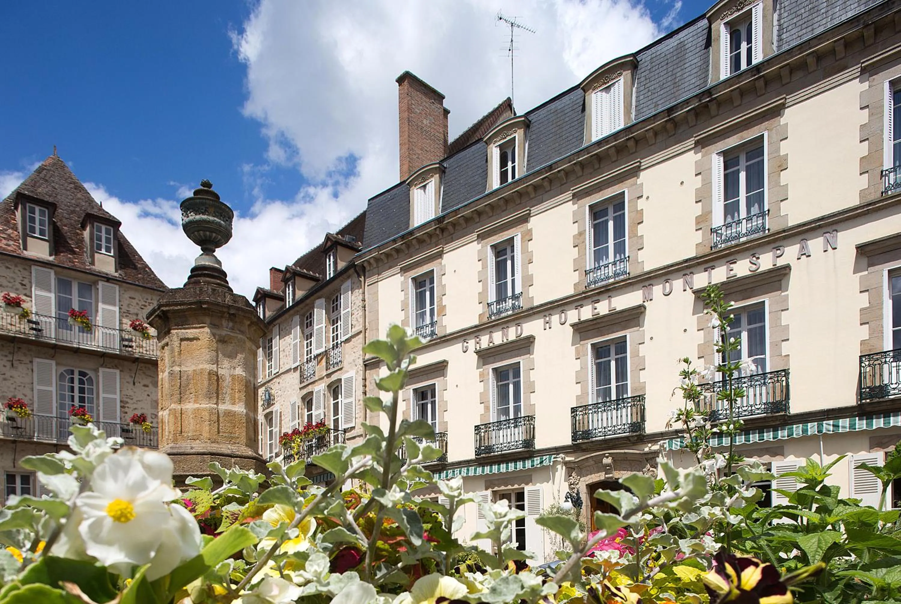Property building in Grand Hôtel Montespan Talleyrand