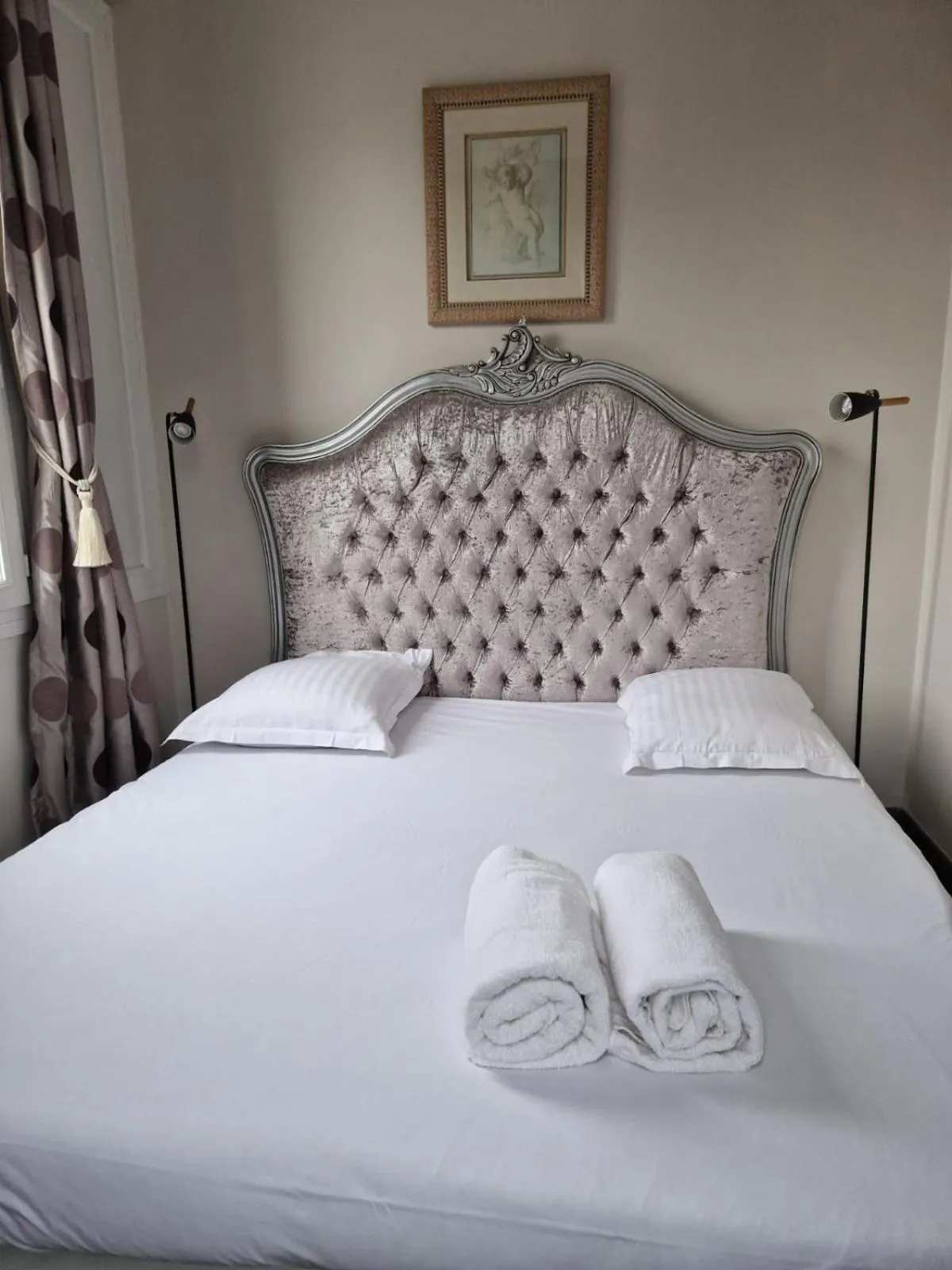 Bed in Emeraude Résidence Hotelière