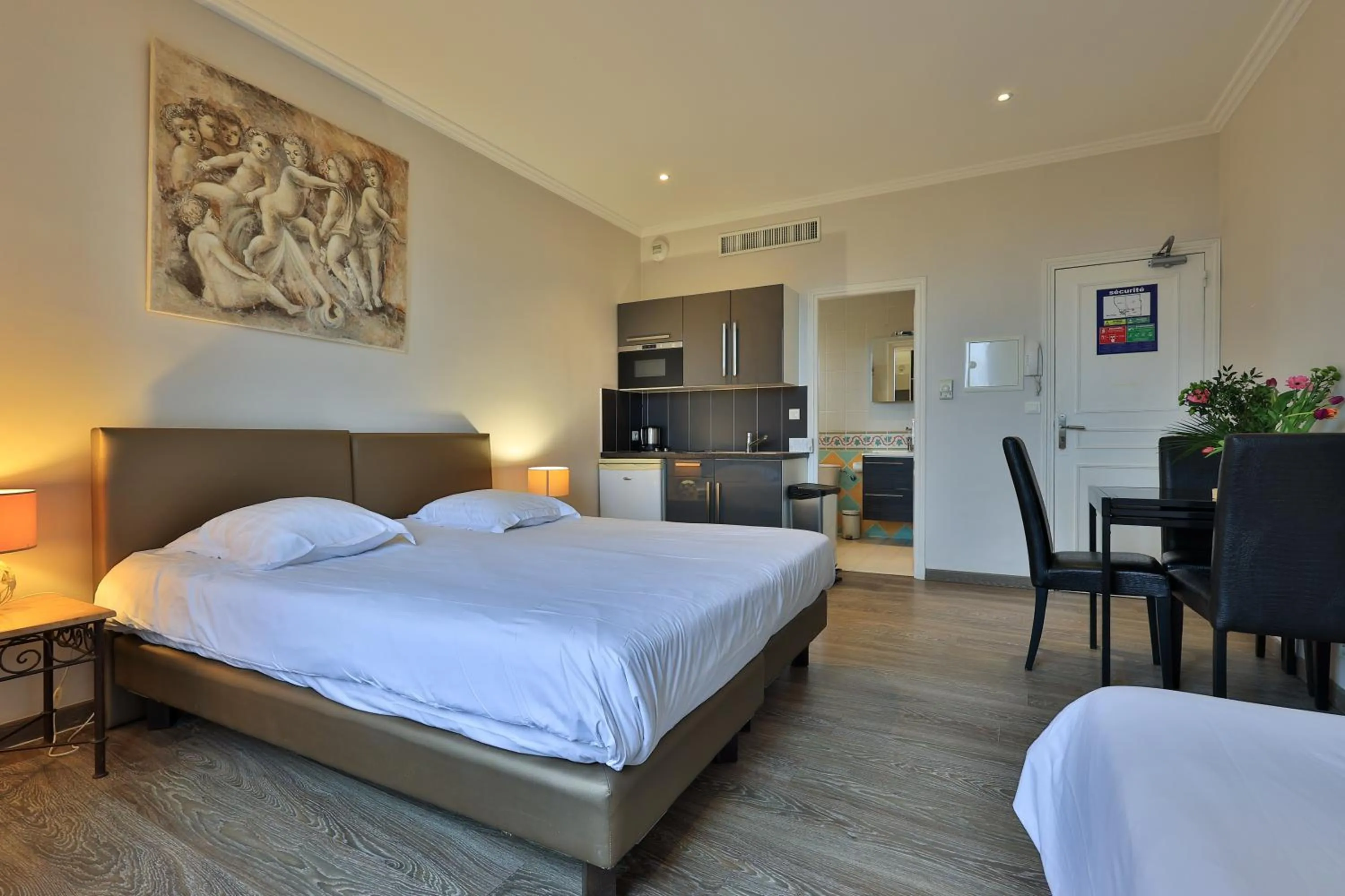 Bed in Emeraude Résidence Hotelière