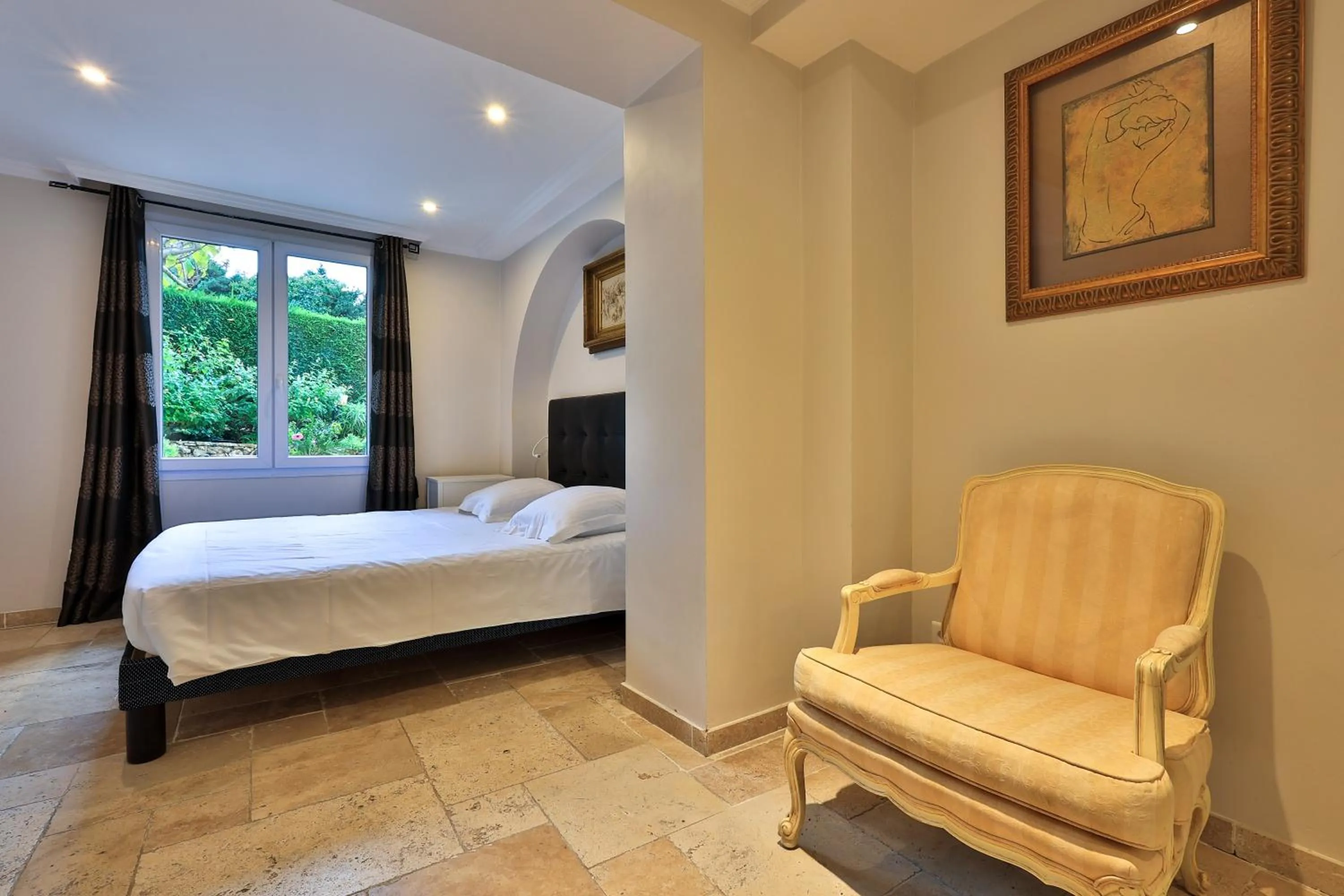 Bed in Emeraude Résidence Hotelière