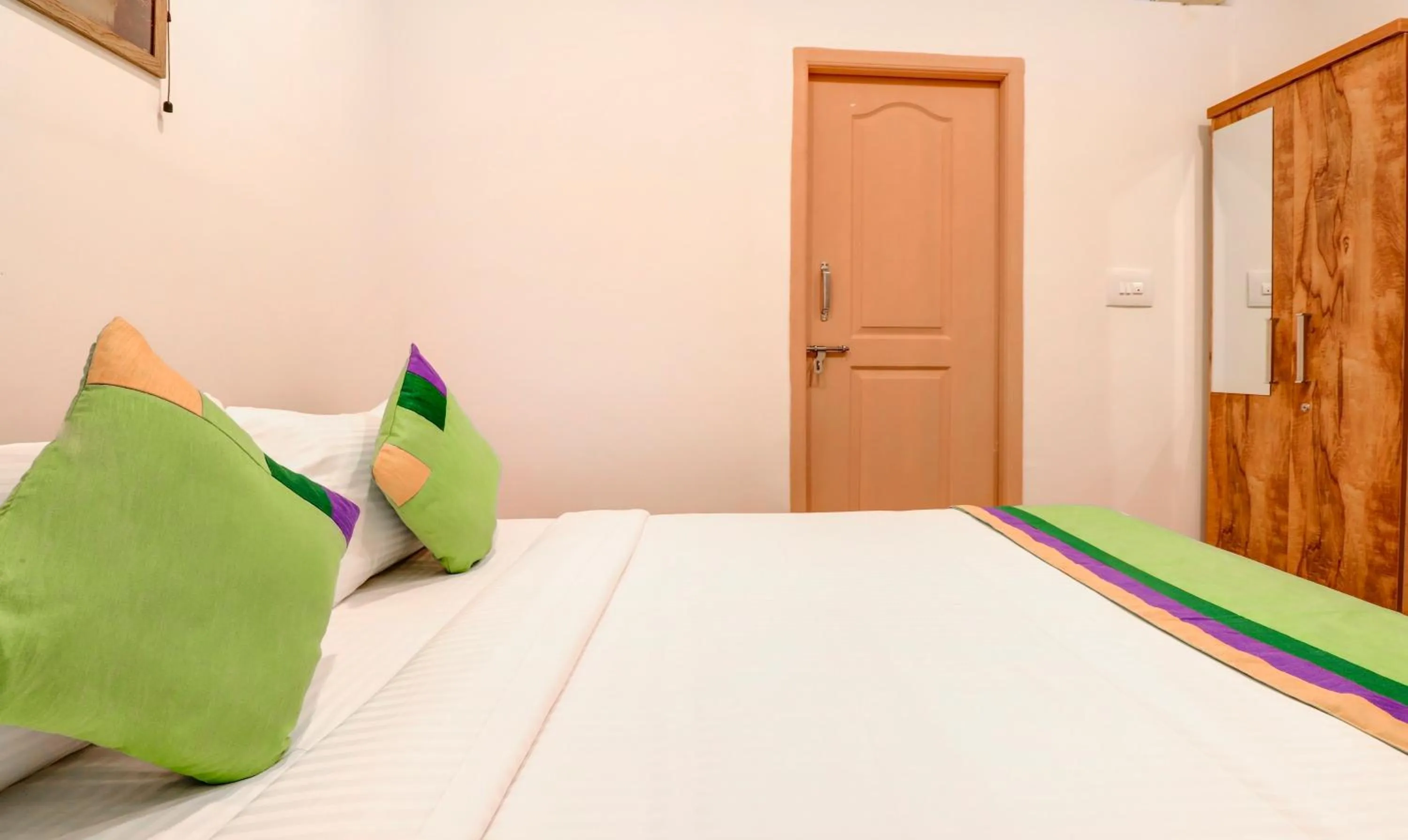 Bedroom, Bed in Treebo New Redfern, Madikeri