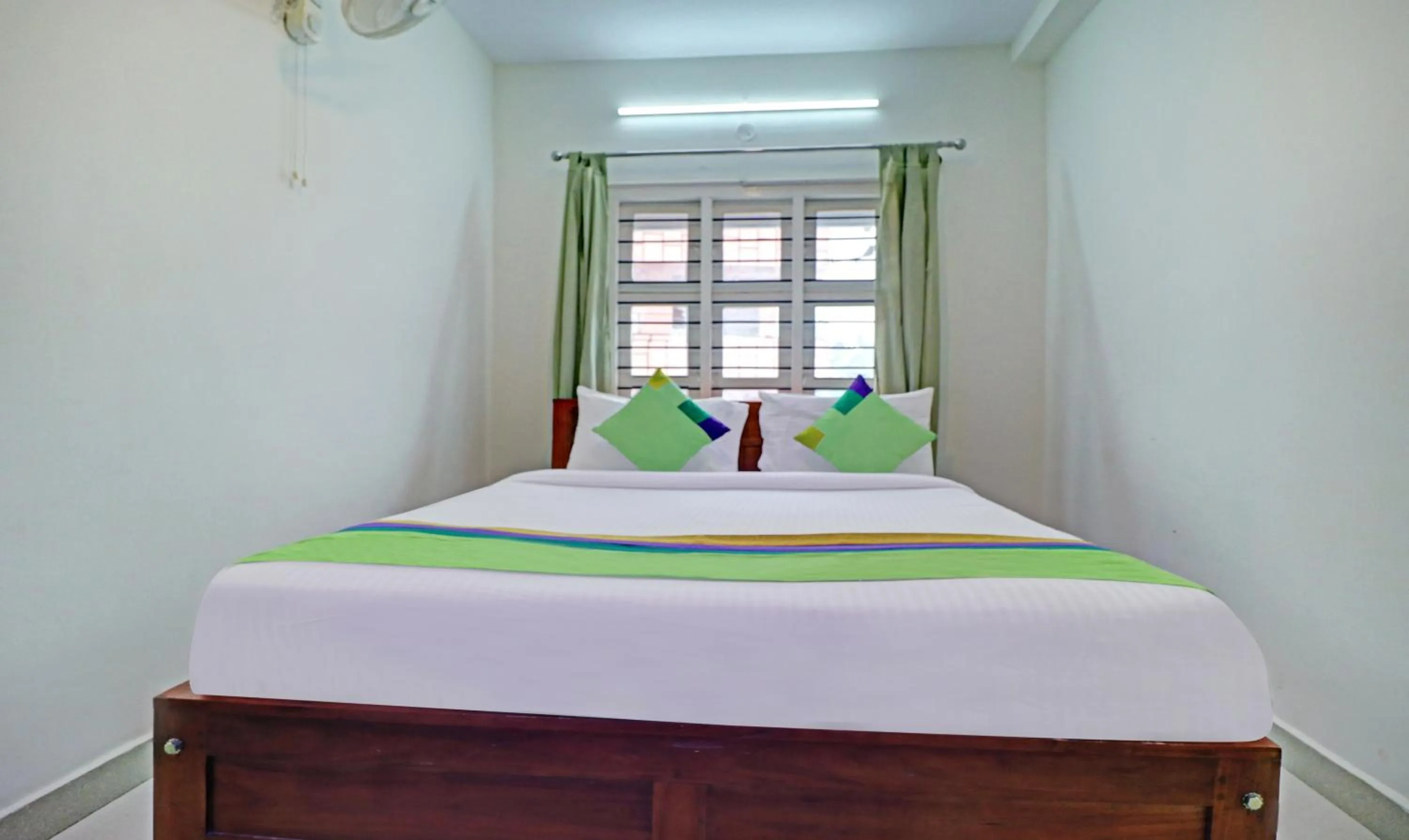 Bedroom, Bed in Treebo New Redfern, Madikeri