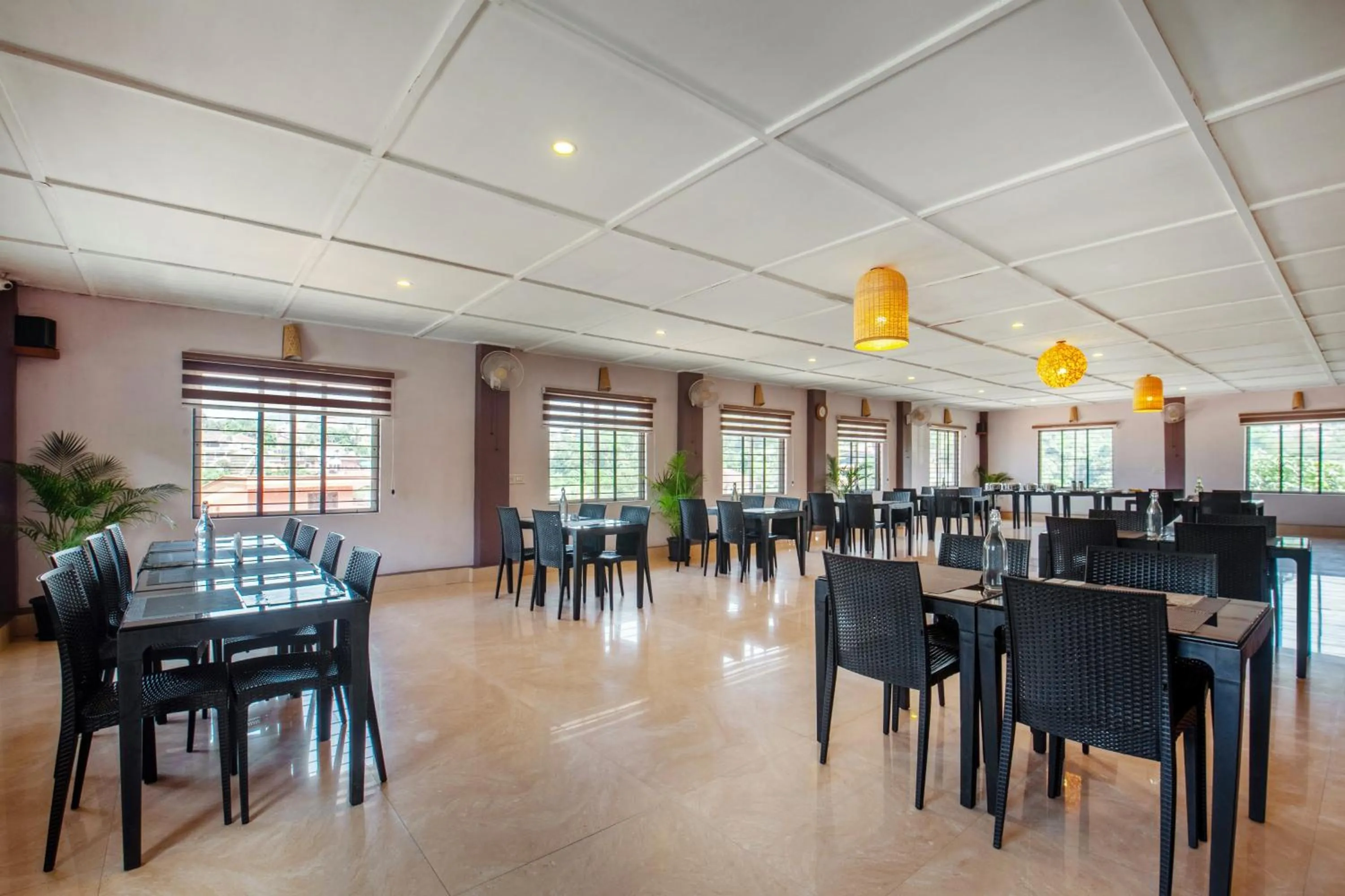 Restaurant/places to eat in Treebo New Redfern, Madikeri