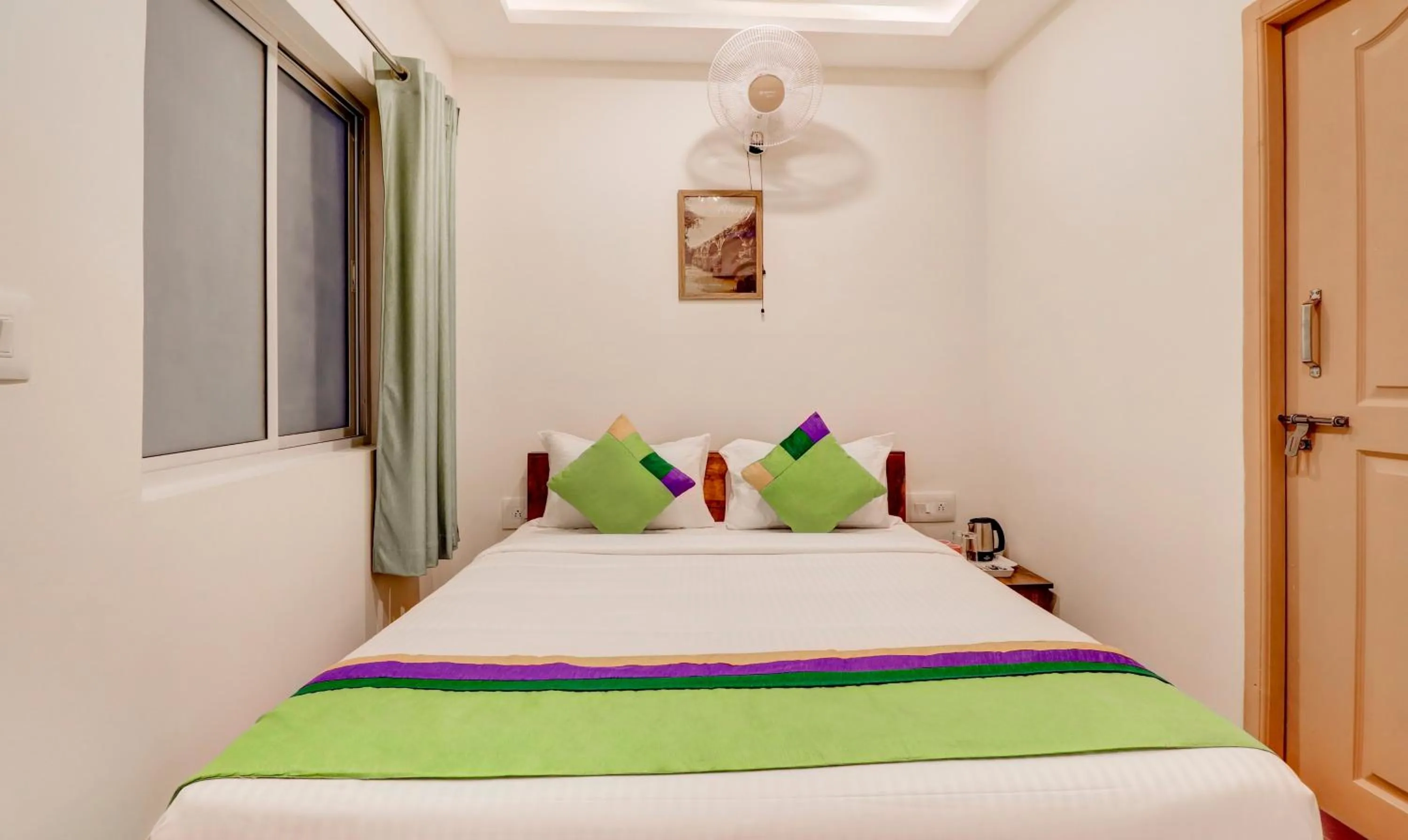 Bedroom, Bed in Treebo New Redfern, Madikeri