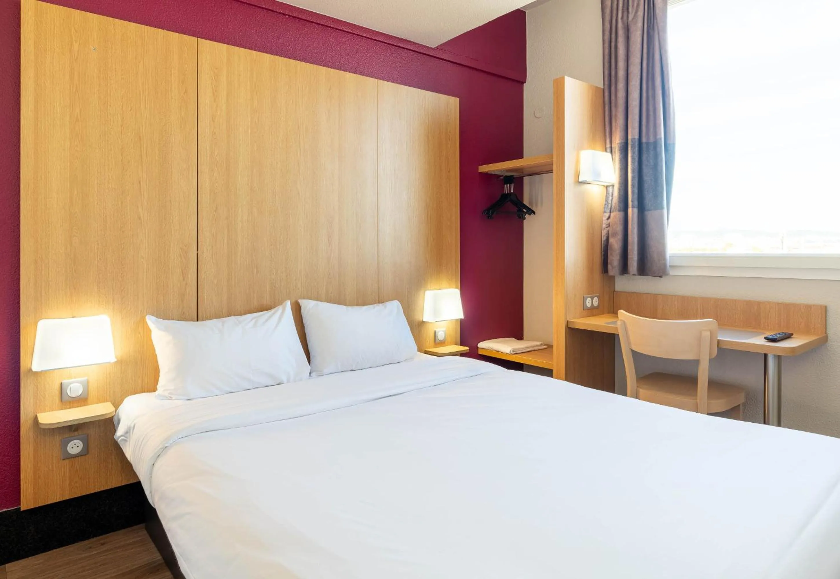 Bedroom, Bed in B&B HOTEL Lyon Vénissieux