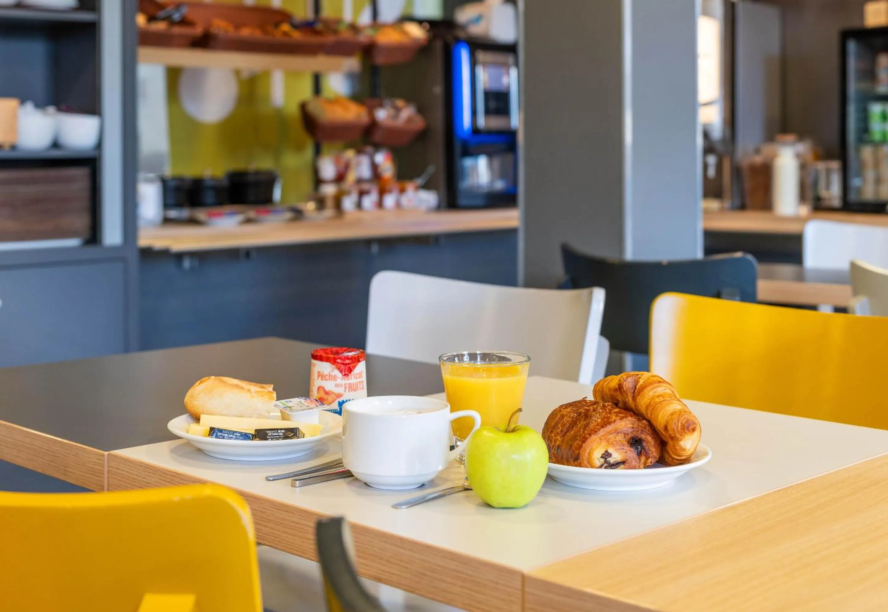 Breakfast in B&B HOTEL Lyon Vénissieux