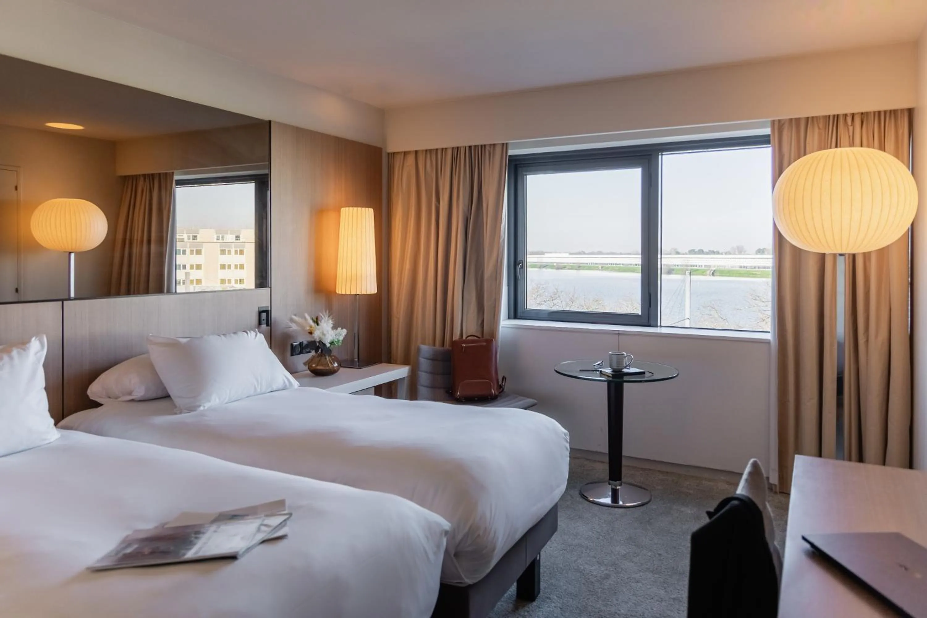 Photo of the whole room, Bed in Pullman Bordeaux Lac