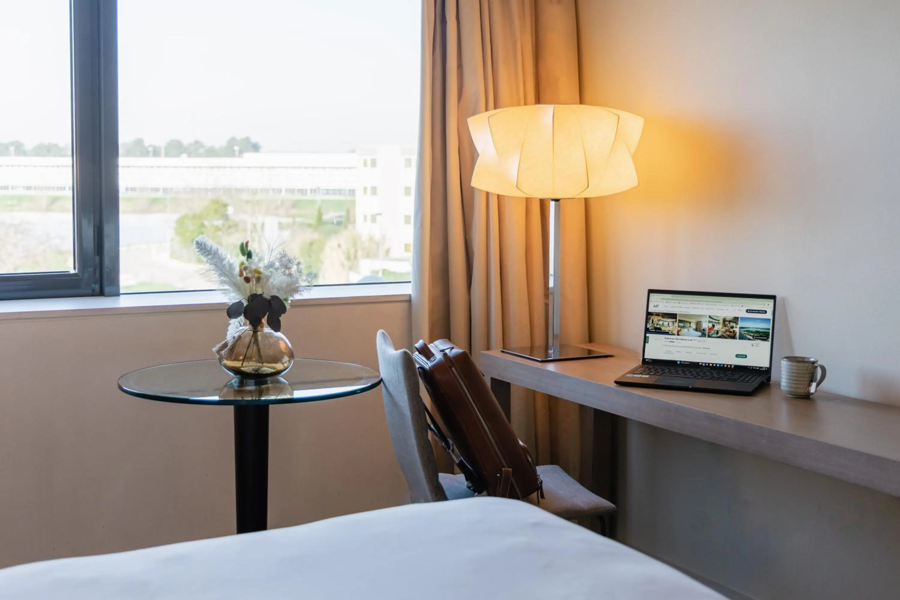 Photo of the whole room, Bed in Pullman Bordeaux Lac