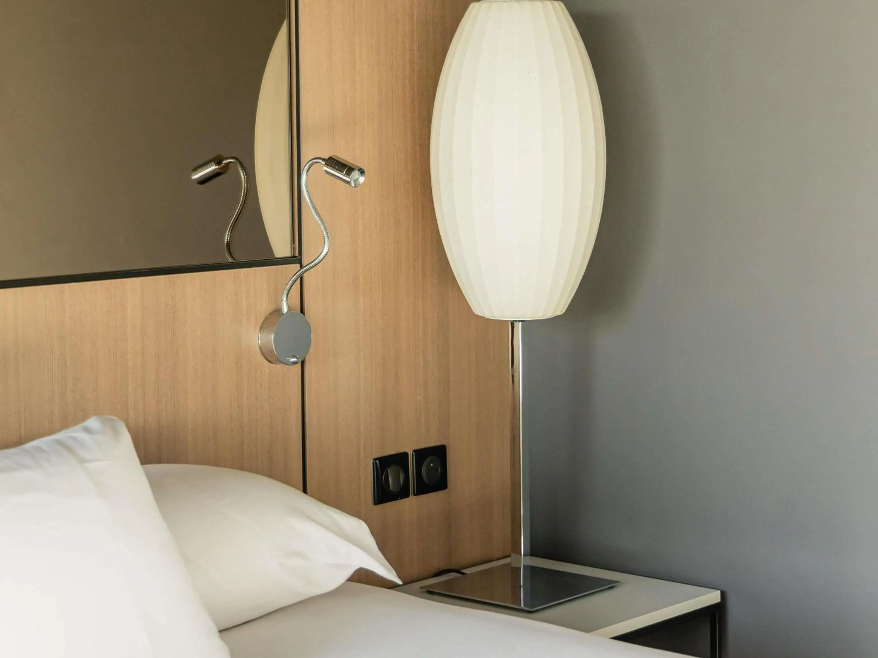 Bedroom, Bed in Pullman Bordeaux Lac