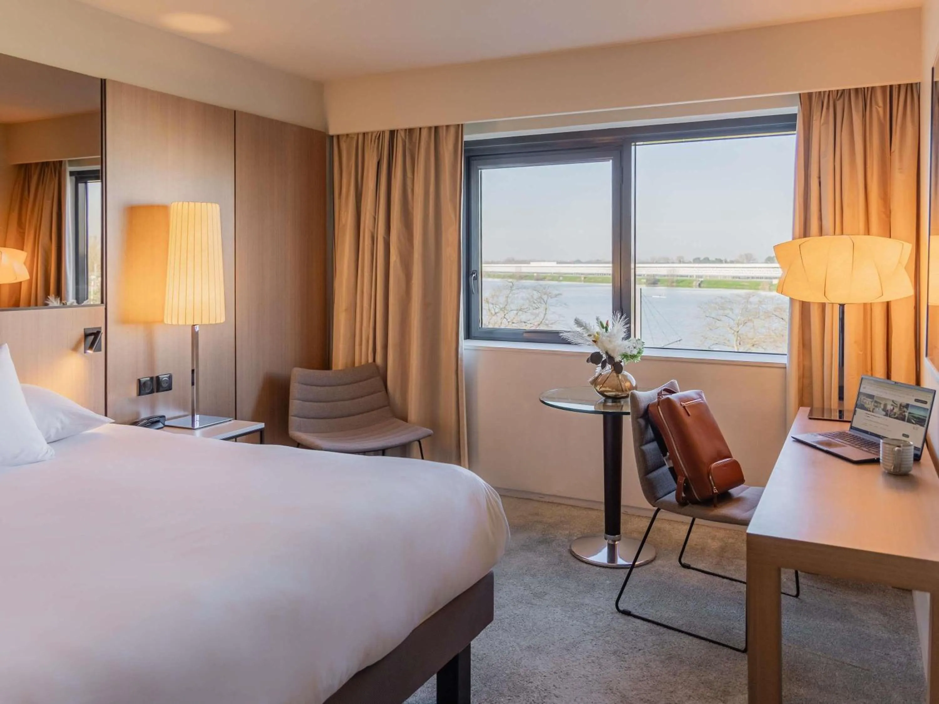 Bedroom, Bed in Pullman Bordeaux Lac