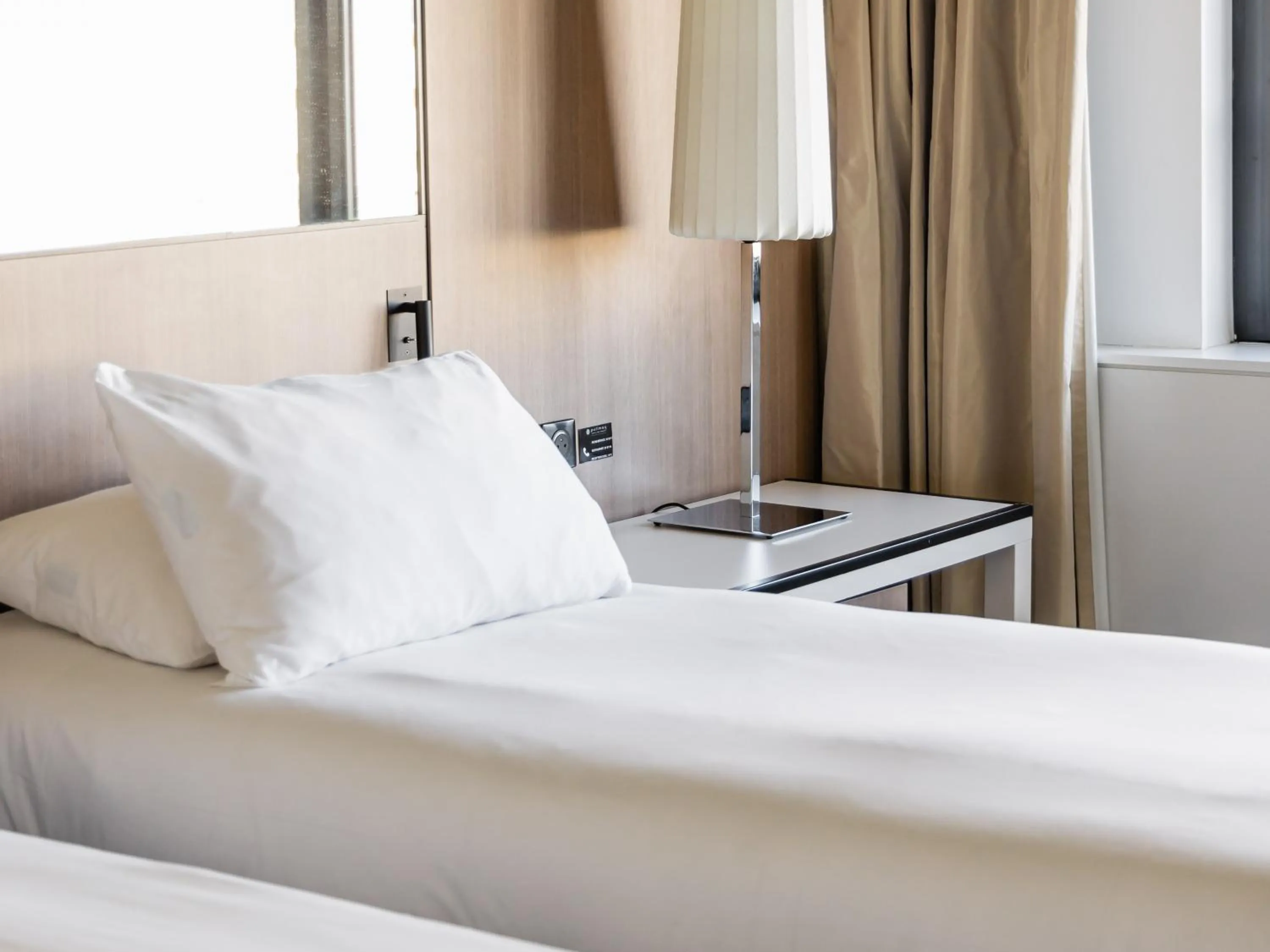 Photo of the whole room, Bed in Pullman Bordeaux Lac